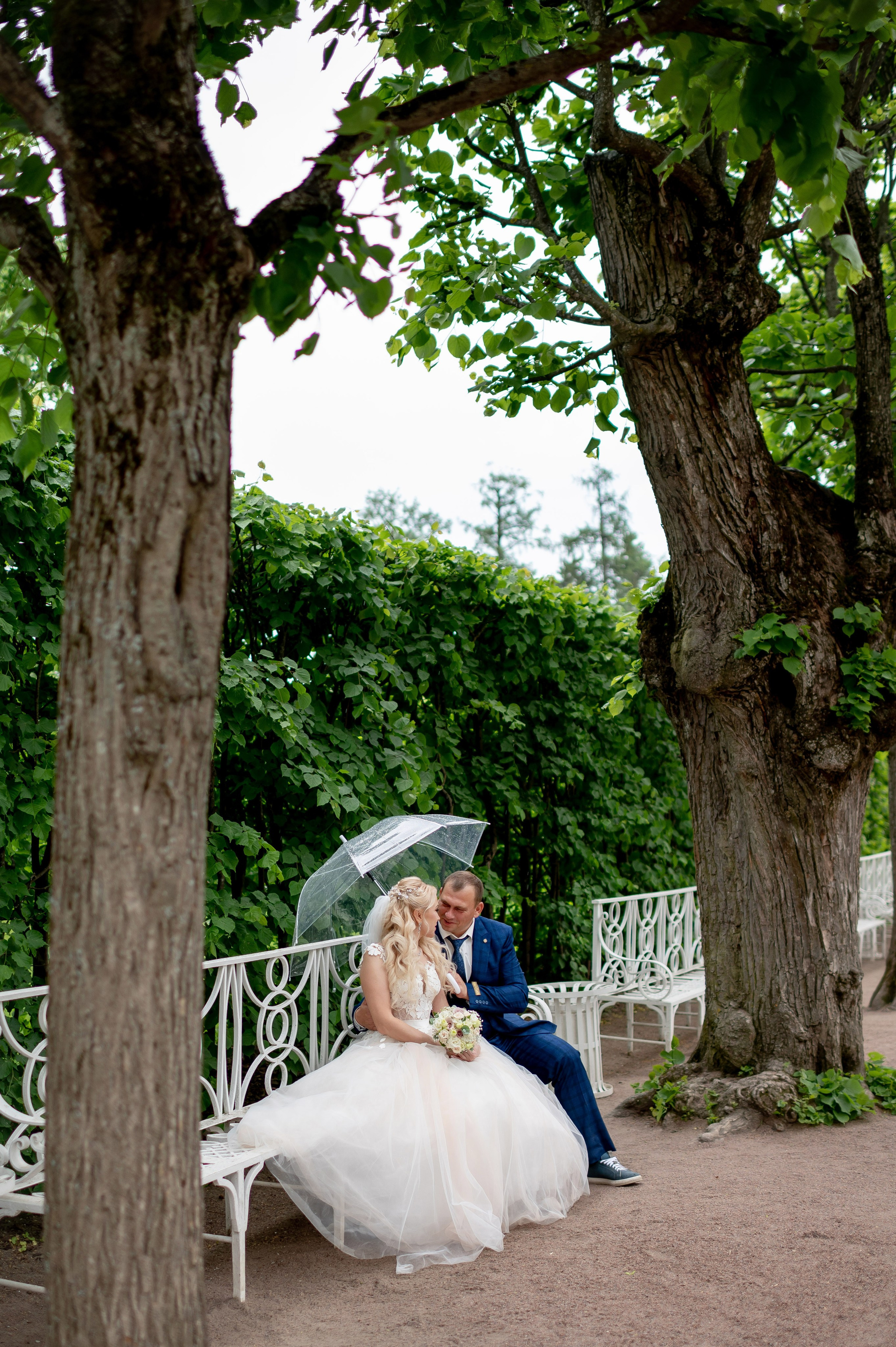 Евгения (фотосессия с малиновым chevrolet camaro, в сирени в Пушкине в Екатерининском парке). Портретный, семейный и свадебный фотограф в Санкт-Петербурге и в Пушкине Ширяев Денис
