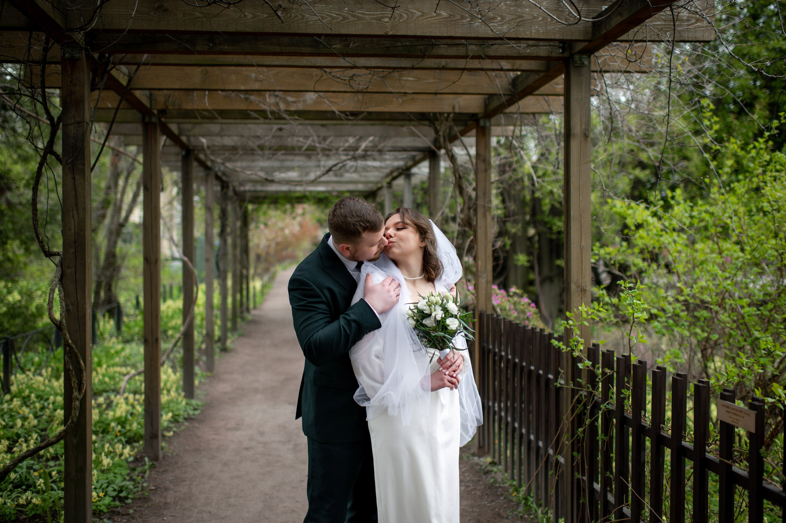 Ксения и Егор (фотосессия в ЗАГСе Петроградского района, Ботаническом саду с сакурой). Портретный, семейный и свадебный фотограф в Санкт-Петербурге и в Пушкине Ширяев Денис