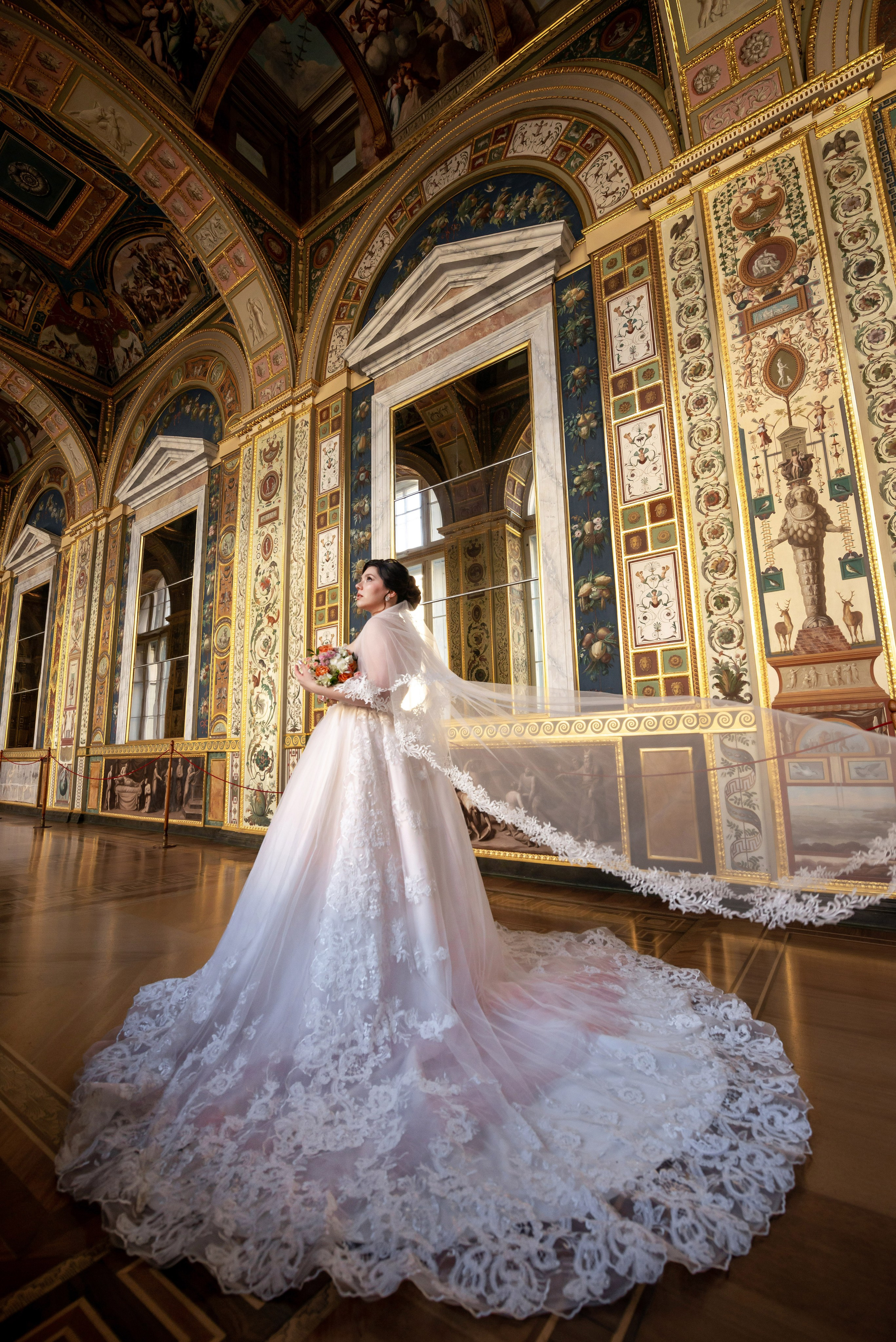 Самая красивая свадебная фотосессия в Эрмитаже. Лучшие свадебные фотографии в Эрмитажа. Портретный, семейный и свадебный фотограф в Санкт-Петербурге и в Пушкине Ширяев Денис