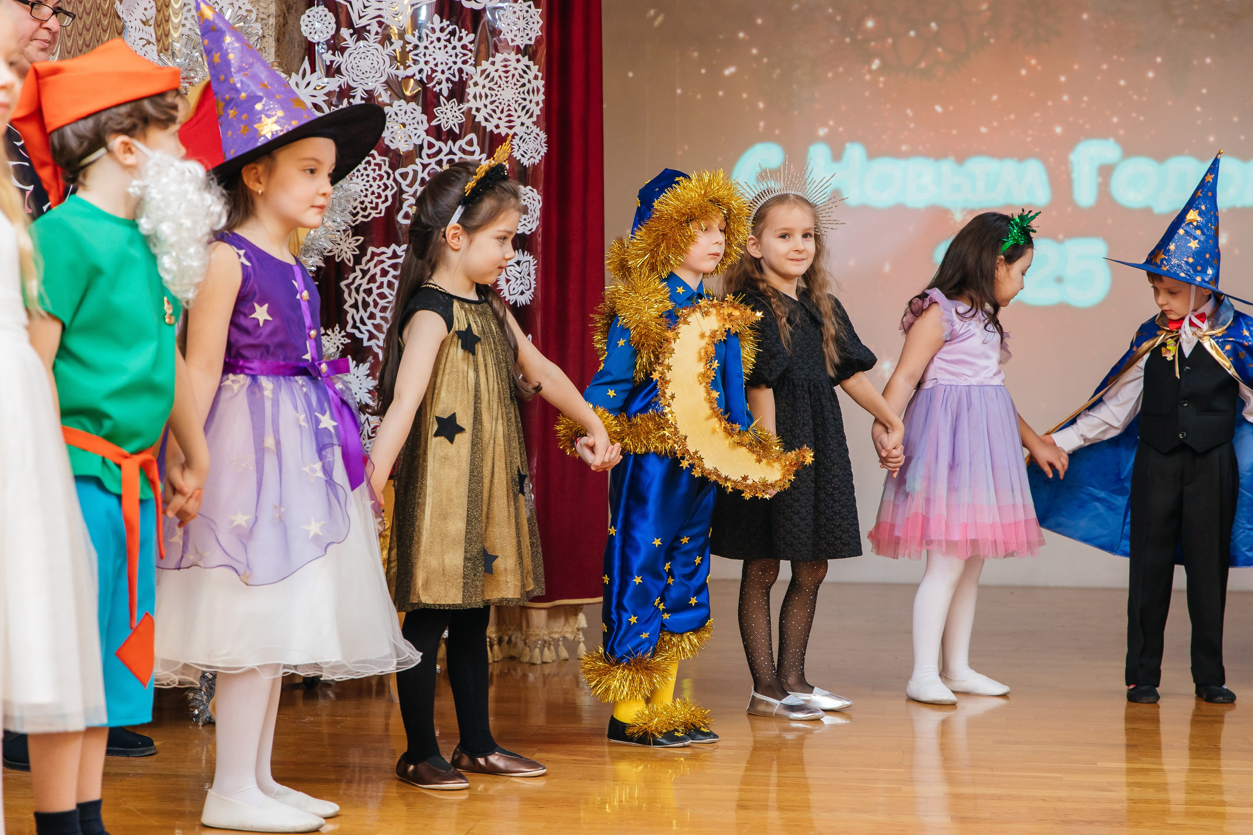 Детский сад № 93 — Утренник (27.12.2024). Свадебный и семейный фотограф Крамар Наталья