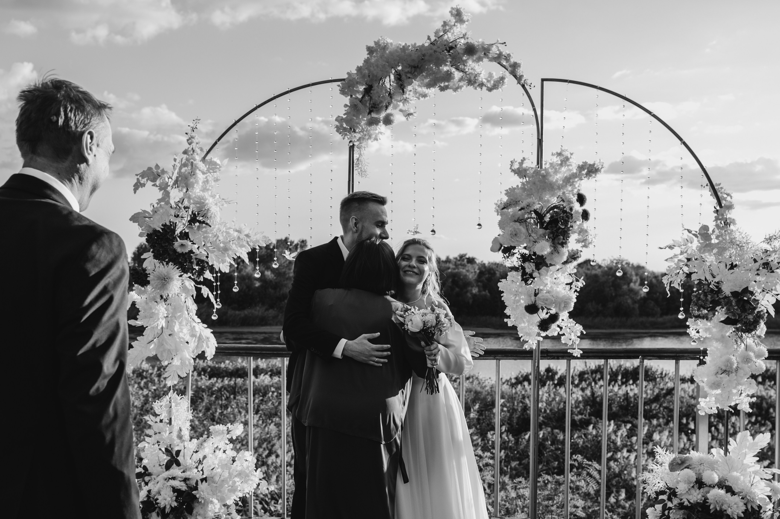 Свадебная съемка в Ростове, прогулка на яхте и семейный ужин за городом