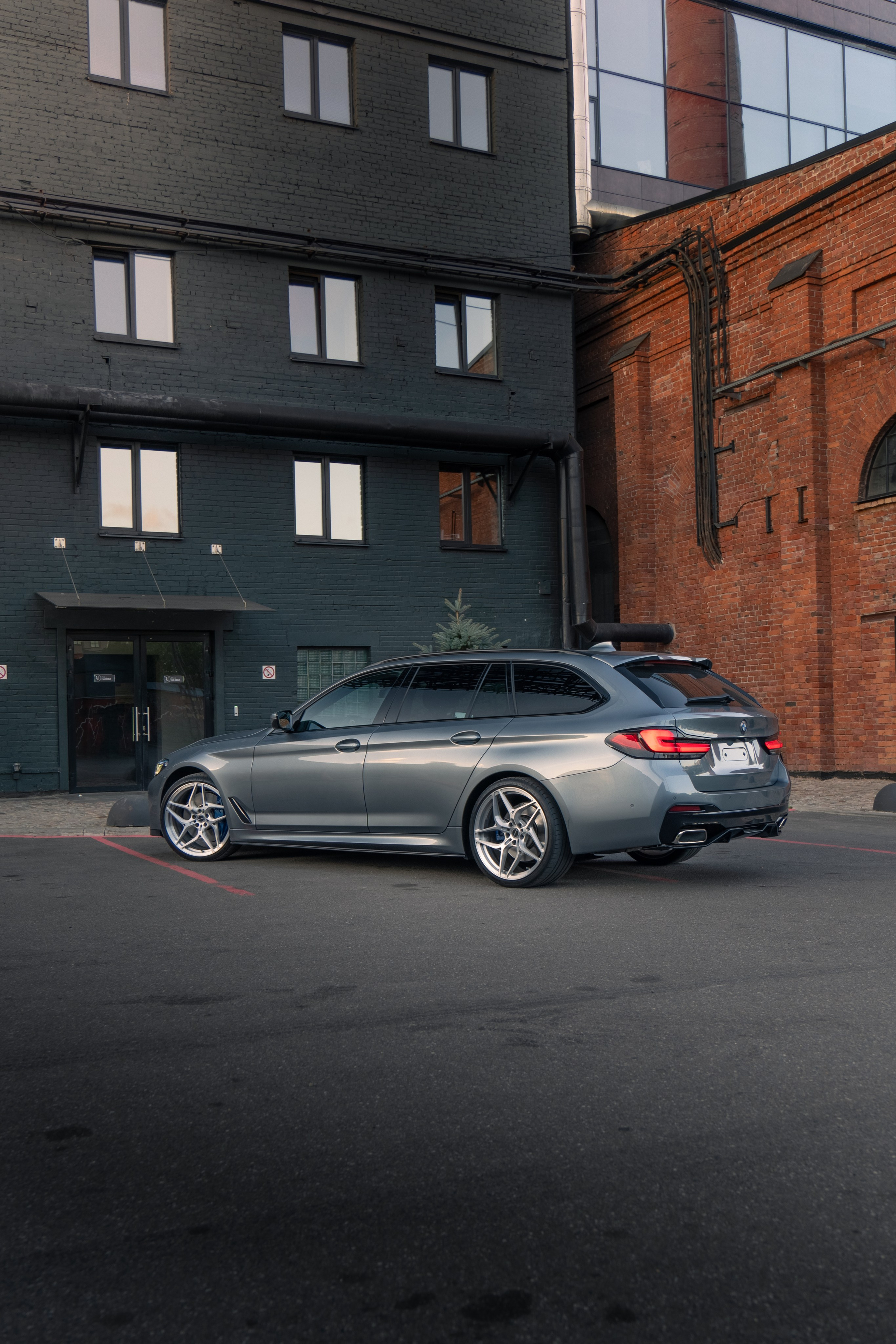 BMW 5 Series Touring. Автомобильный фотограф Алексей Хезеков