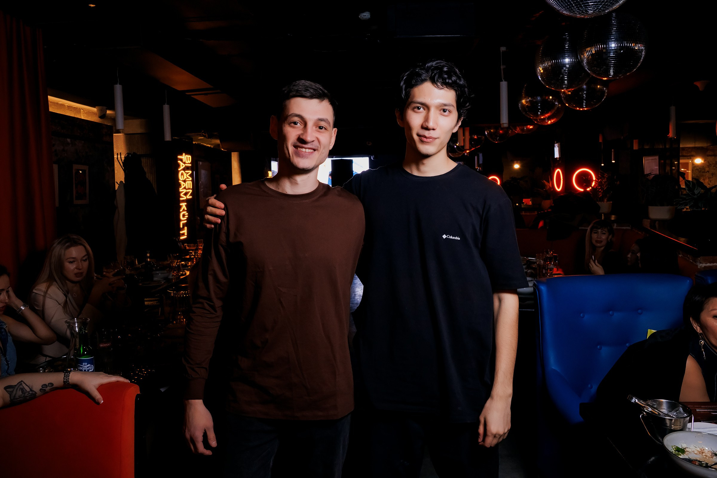 Chechil Pub в ТД Дана-Chechil Розыбакиева. Репортажный фотограф в Алматы Каюпов Сержан