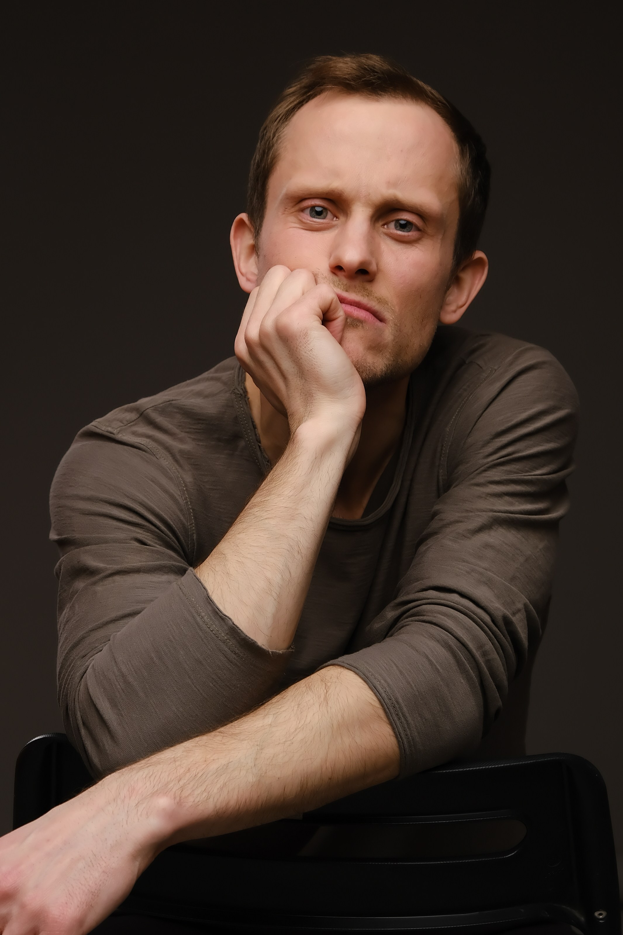 Мужская фотосессия, портретная в студии в Москве. Фото-ВидеоПродакшен для экспертов и брендов