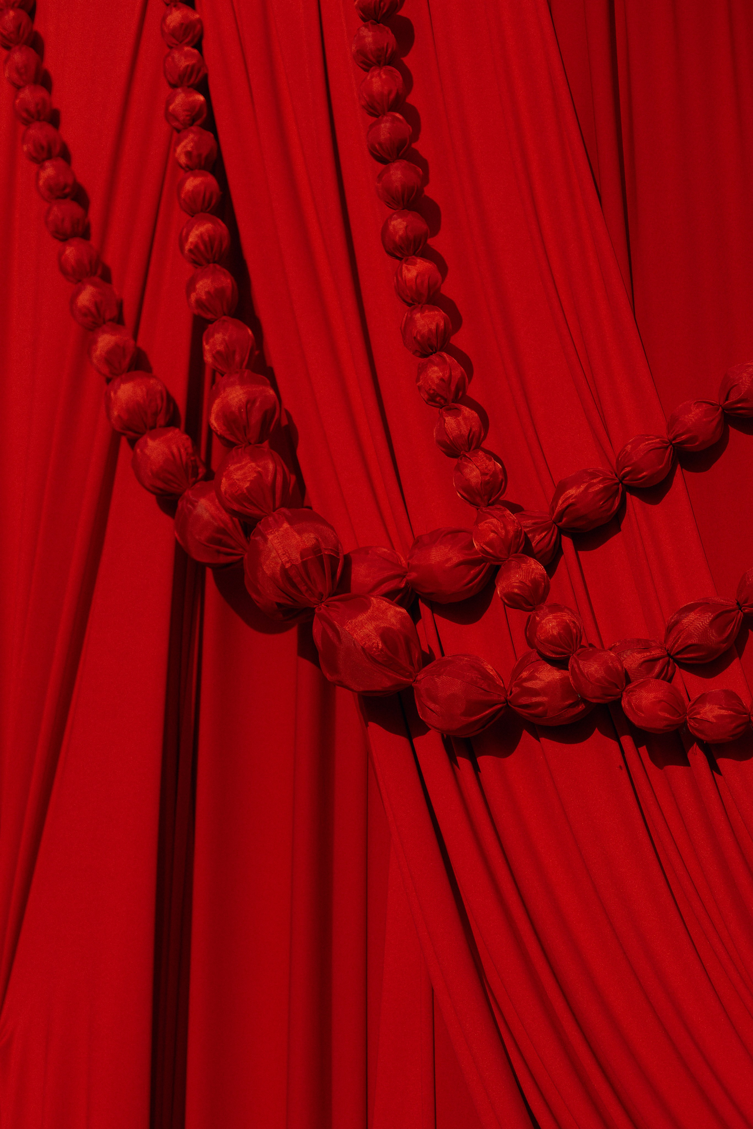 Свадебная съёмка в Краснодаре, жених и невеста в городском стиле, живые эмоции, стильный декор, работа свадебного фотографа с душой.