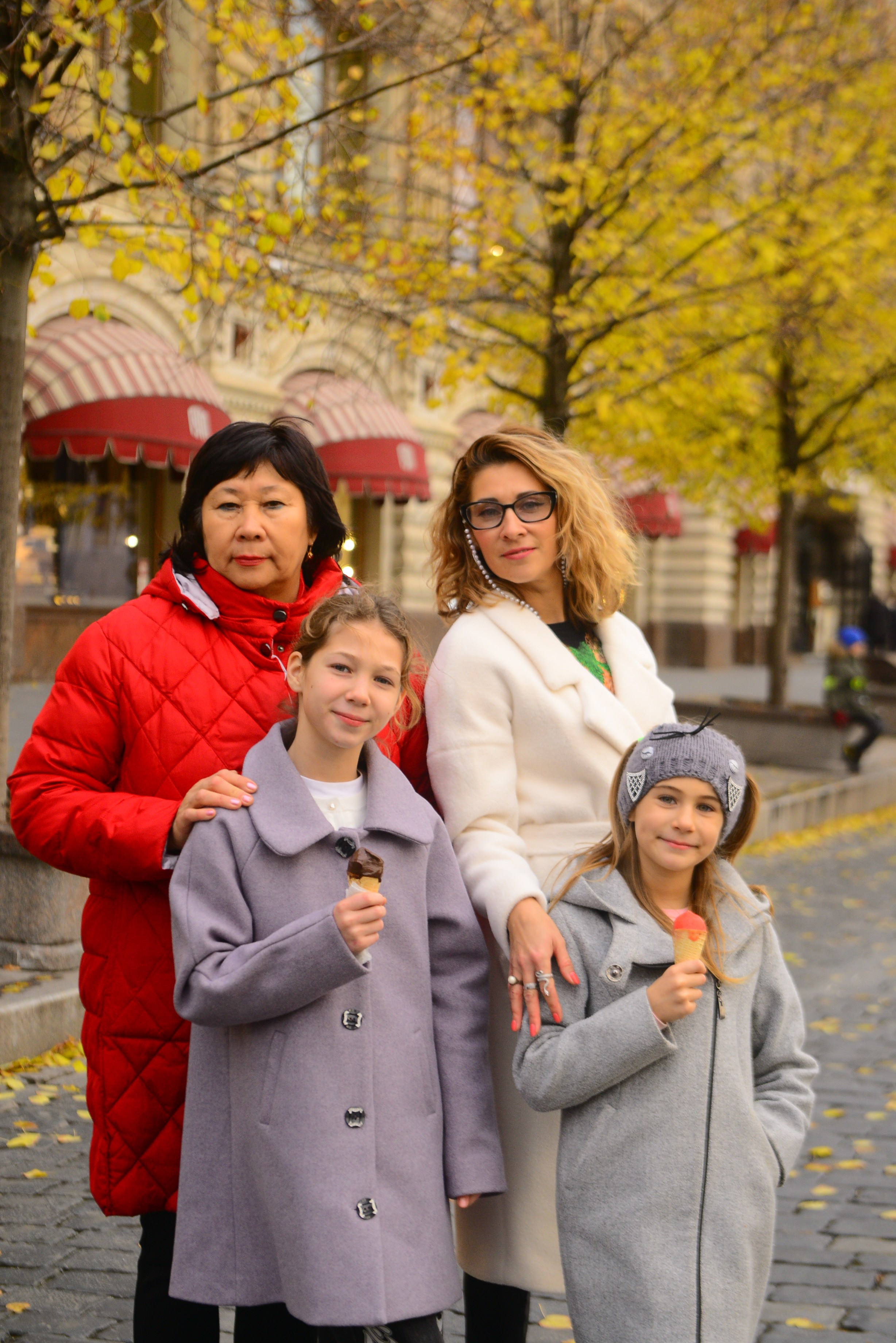 Оксана и её прекрасная семья на площади Кремля, гум. Семейные и индивидуальные фотосессии