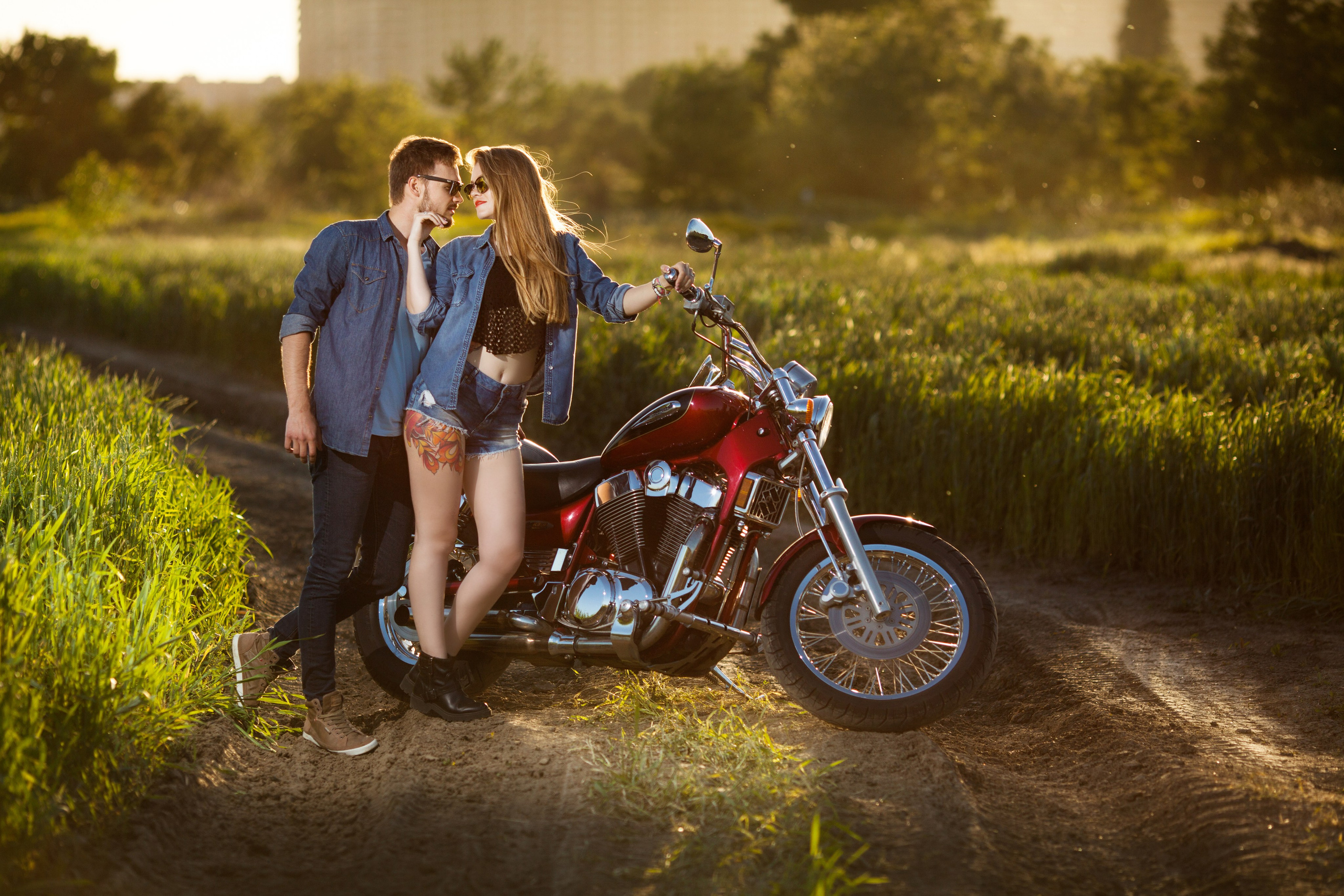 Сергей, Евгения и мотоцикл. Семейный и детский фотограф в Краснодаре Брусилова Марина