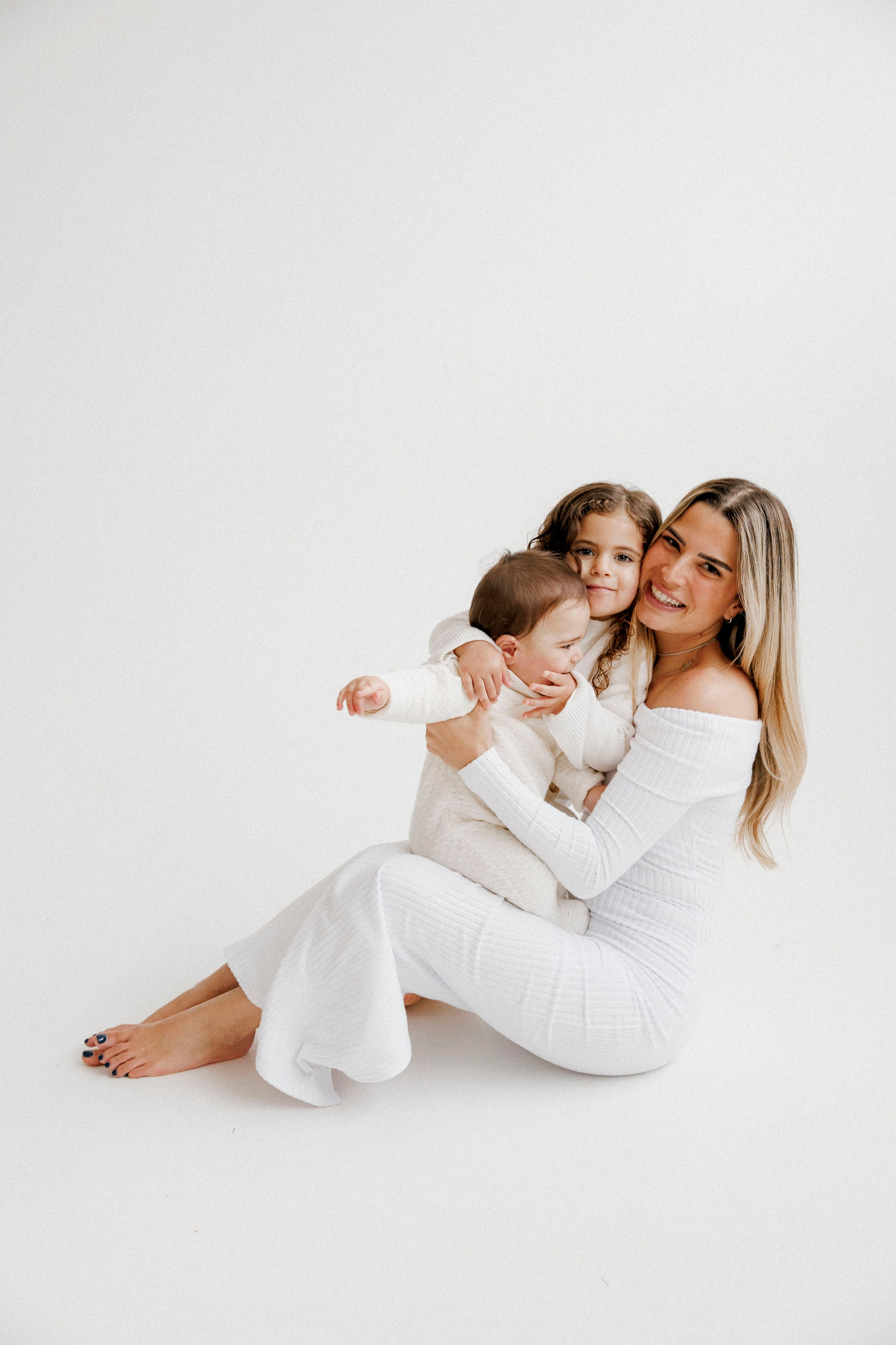 Family photoshoot in White Studio. Wedding and family photographer