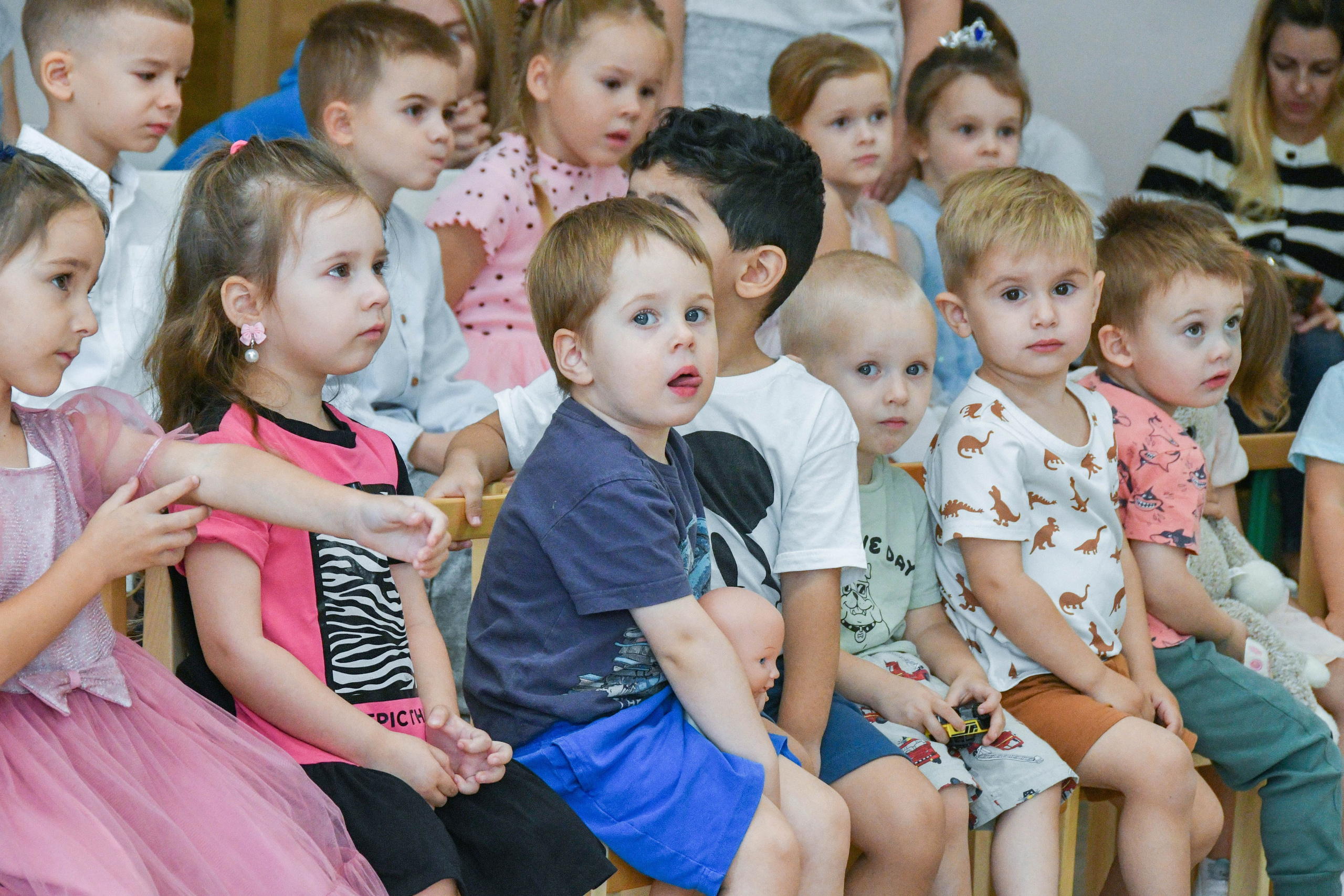 2023 г. День дошкольного работника и прогулка. Репортажный и детский фотограф в Новосибирске