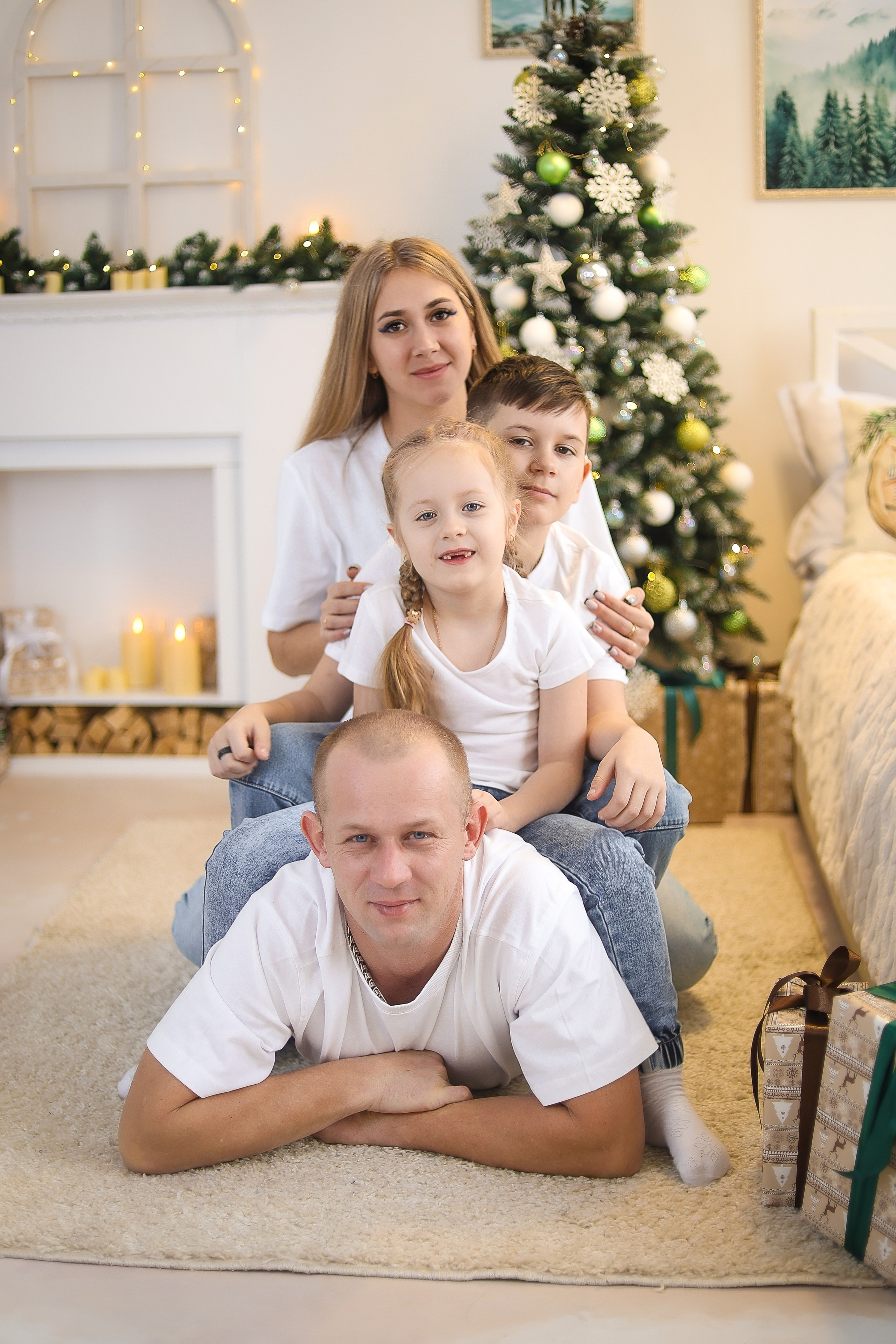 Семейные фотосессии студийные; новогодние, тематические, домашние и тд. Выпускные альбомы для школ и Детских садов в Барнауле /Выпускные/Свадебные/Детские/Семейные и др. виды съёмок /Фотограф Вера Валейко