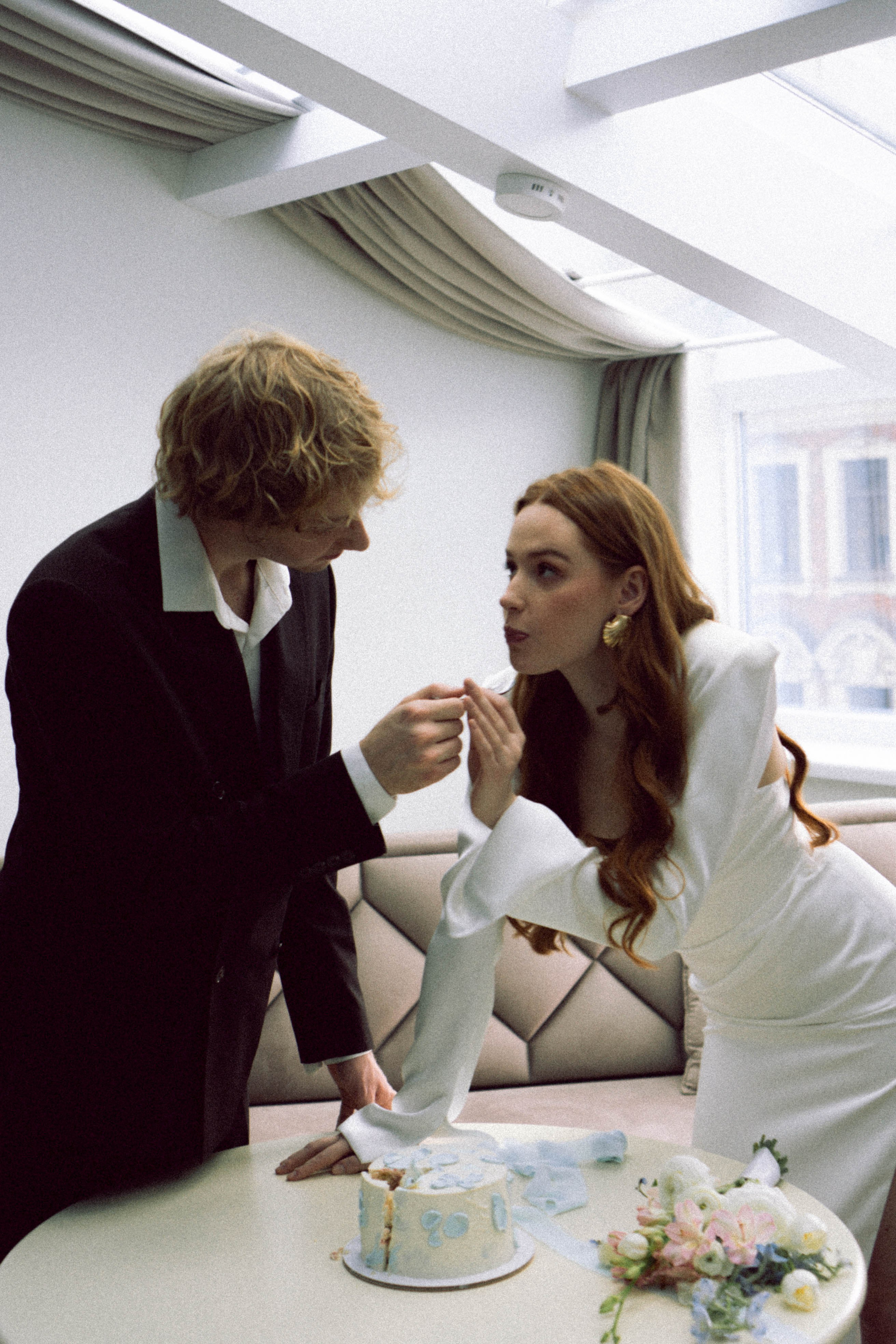 СВАДЕБНАЯ СЬЕМКА В ОТЕЛЕ. СБОРЫ ЖЕНИХА И НЕВЕСТЫ И ТАКЖЕ ТОР И ПОДГОТОВКА К ПРОГУЛКЕ. Профессиональный фотограф, Санкт-Петербург — Виктория Богомолова