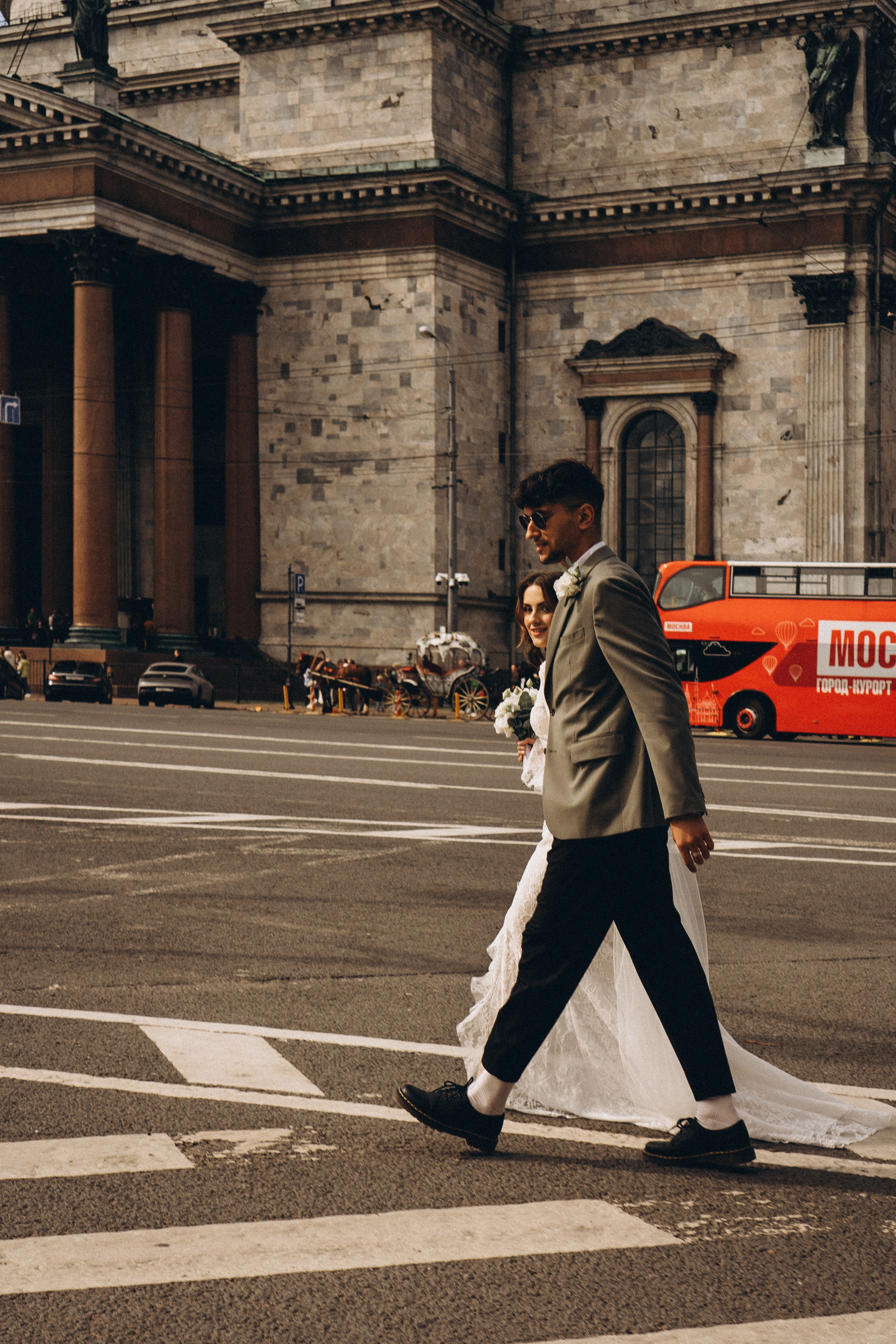 СВАДЕБНАЯ ПРОГУЛКА ВОЗЕ ИСАИКЕВСКОГО СОБОРА АСТОРИИ И ЗАКОНОДАЛЕТНОГО СОБРАНИЯ. Профессиональный фотограф, Санкт-Петербург — Виктория Богомолова