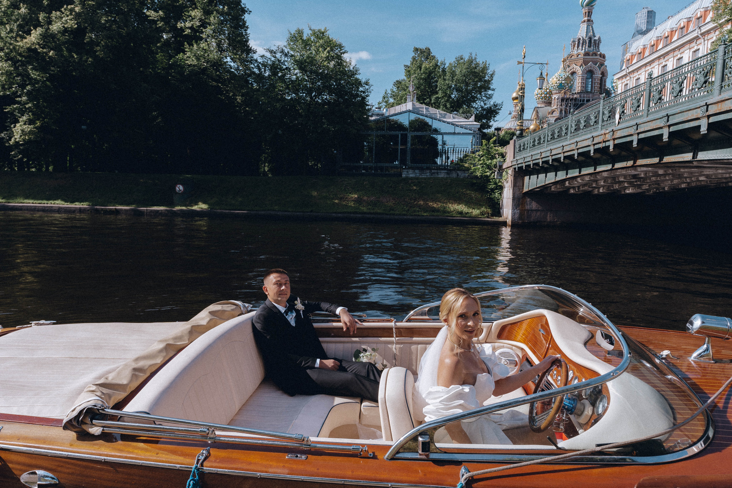 СВАДЕНБНАЯ СЬЕМКА НА КАТЕРЕ ПО КАНАЛАМ САНКТ-ПЕТЕРБУРГА И В АКВАТОРИИ НЕВЫ. Профессиональный фотограф, Санкт-Петербург — Виктория Богомолова