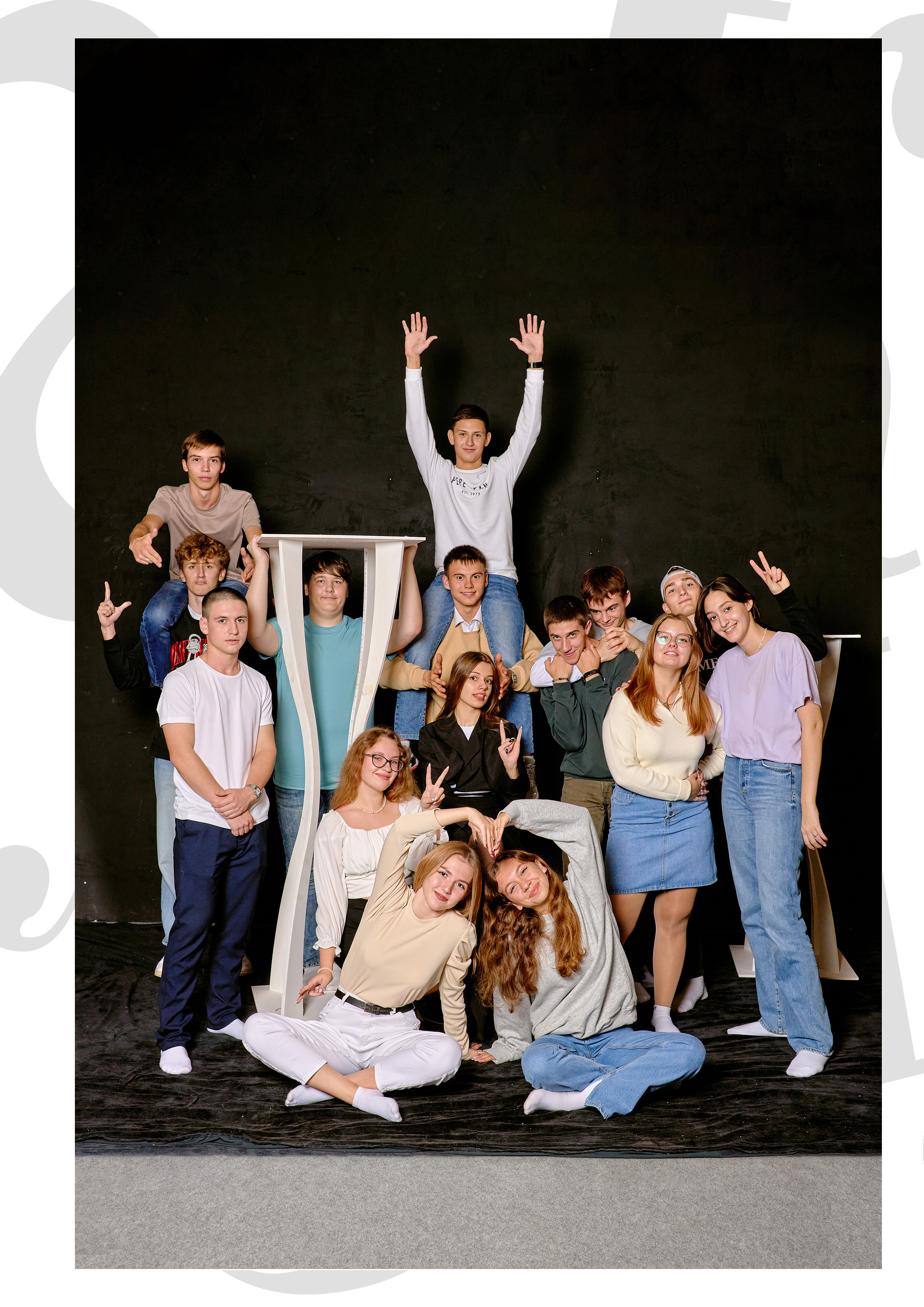 Сьемка выпускного альбома в студии Фотостудия GRUNGE HALL таганрог. Фотограф Выпускные альбомы Таганрог Сергей Коробченко