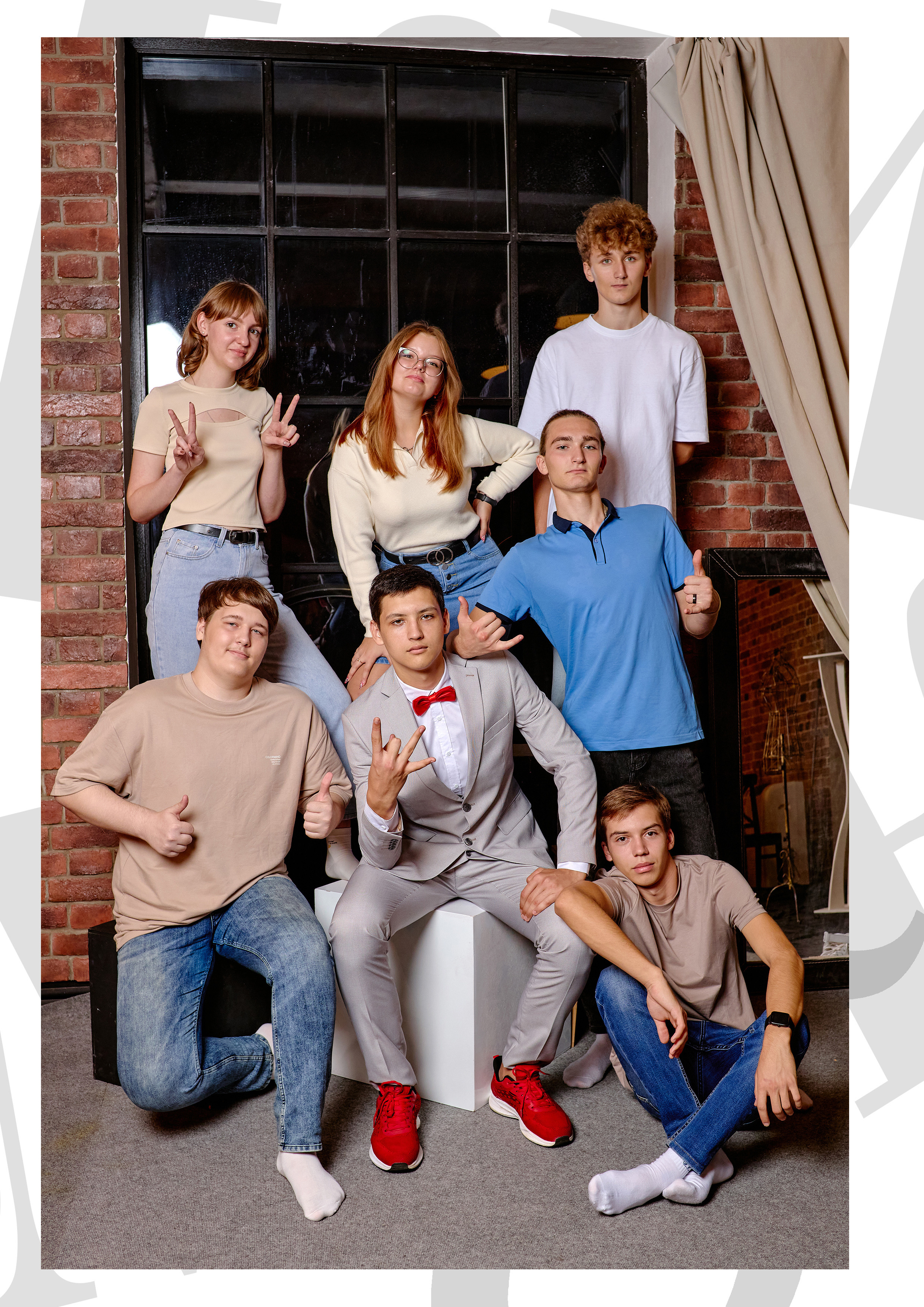 Сьемка выпускного альбома в студии Фотостудия GRUNGE HALL таганрог. Фотограф Выпускные альбомы Таганрог Сергей Коробченко