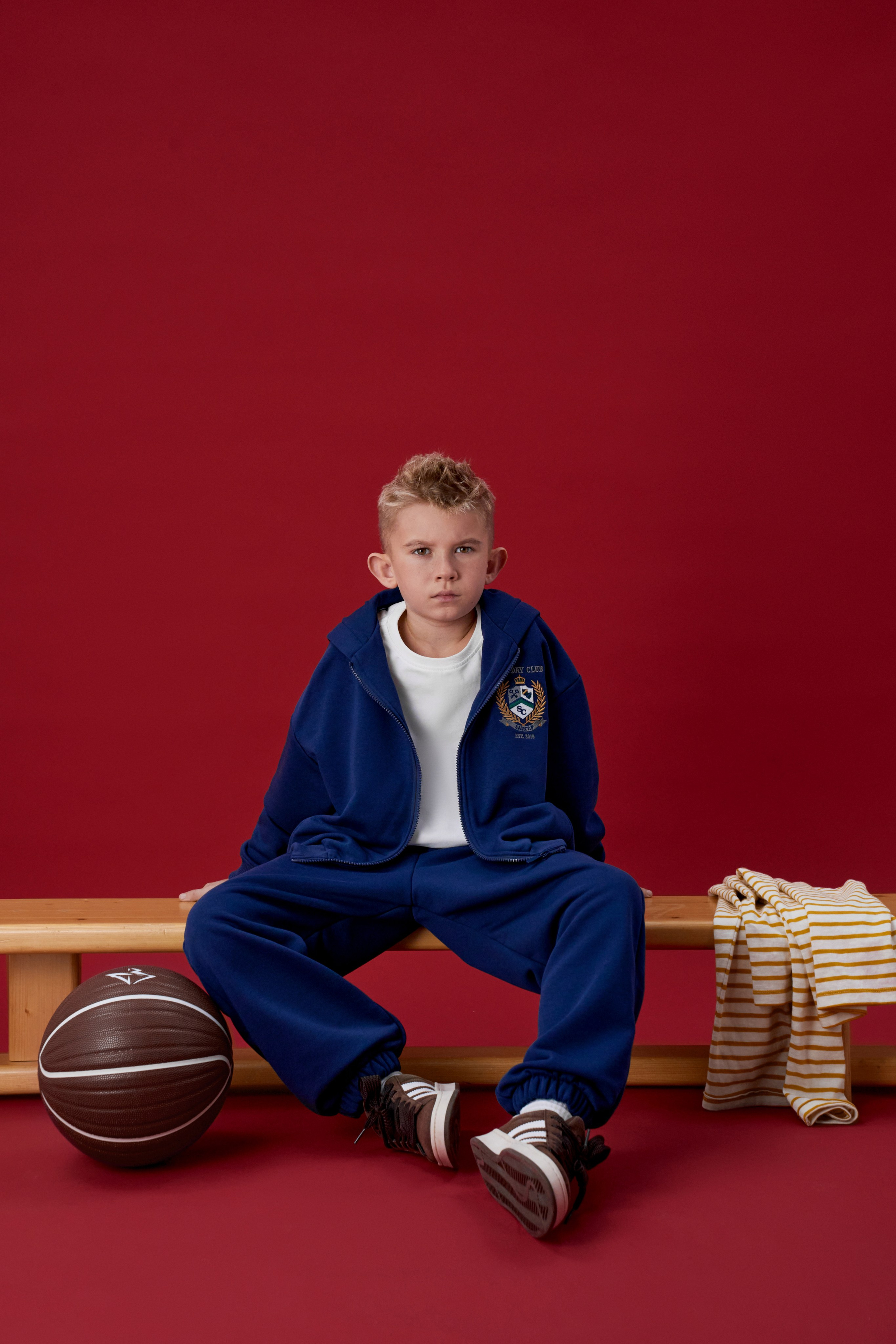 VINTAGE FAMILY CLUB. Creative Fashion Photographer & Art Director