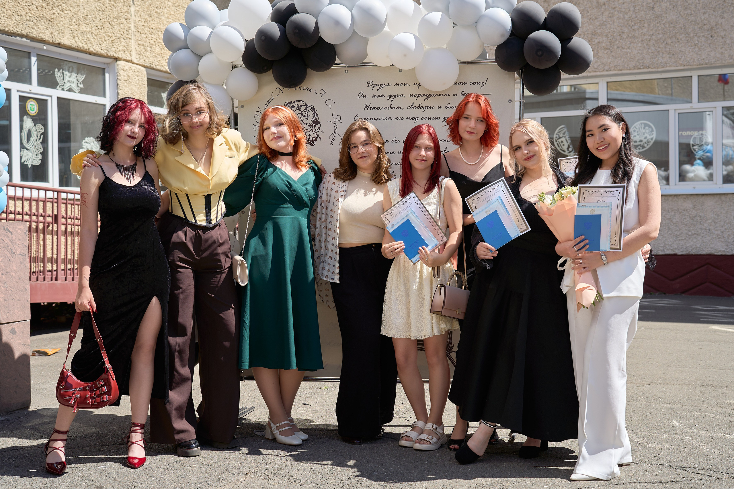 Вручение аттестатов 11 класс. Репортажный и портретный фотограф в Томске Ларионов Артём