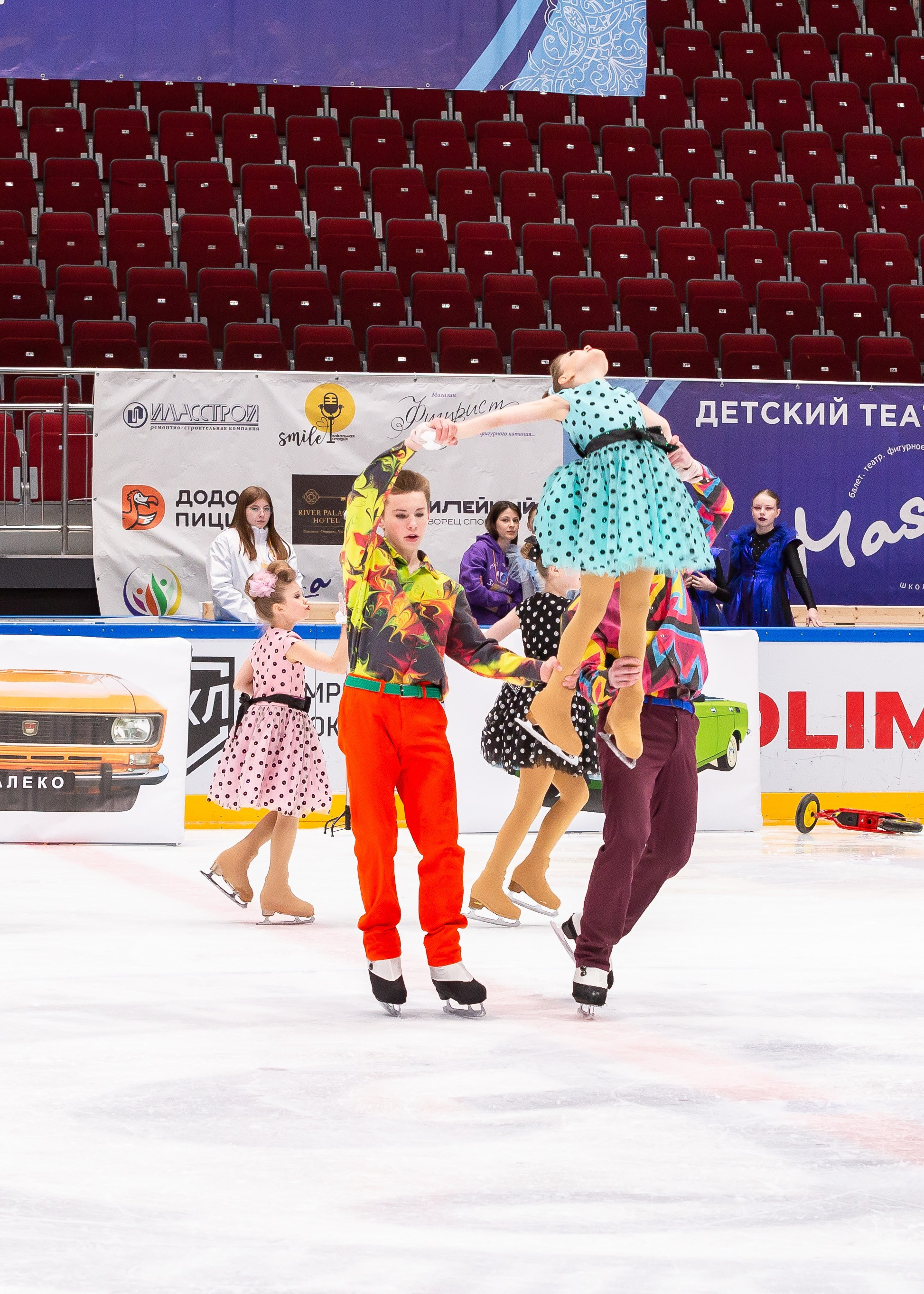 VII Ежегодный фестиваль массовых танцев на льду и фигурного катания «Петровский лёд» Санкт-Петербург 2024. Репортажный фотограф в Москве