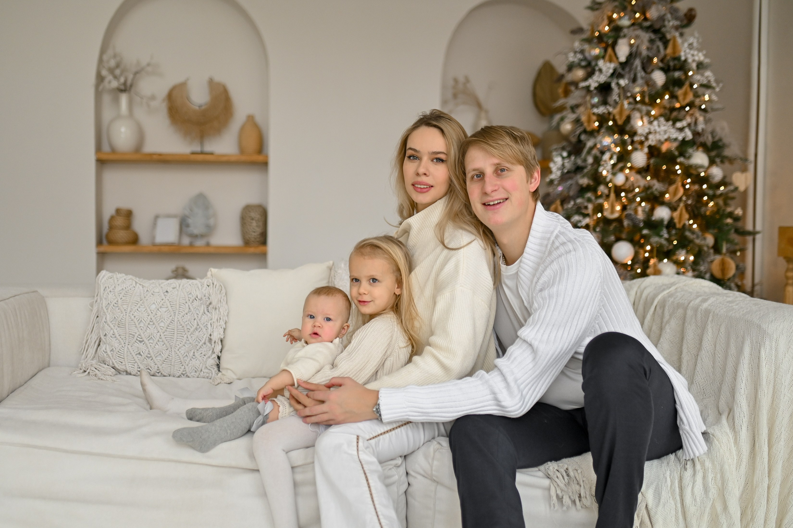 Семейная фотосессия в зале Убуд фотостудия Мимика. Semerlina.ru