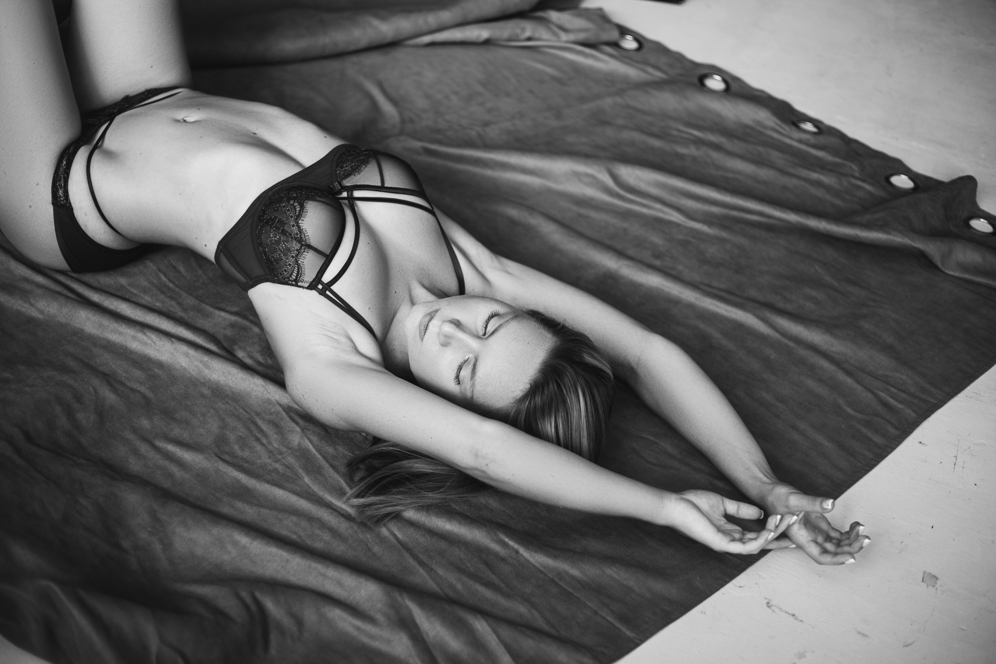 Бельевые и НЮ-фотосессии. Обнаженная фотосъемка | Фотограф в Валенсии