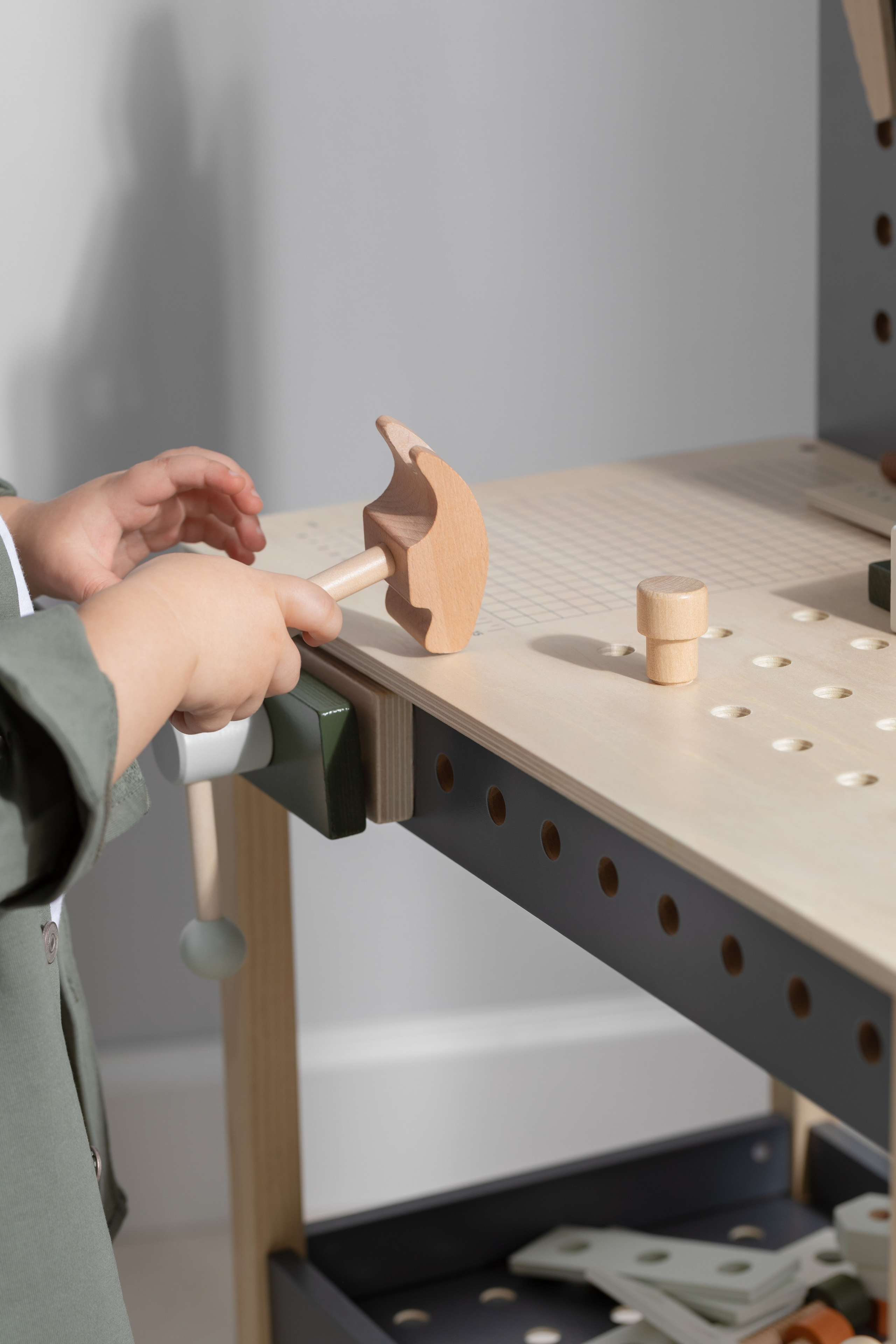 Детский верстак Junion. Олег Дмитриев