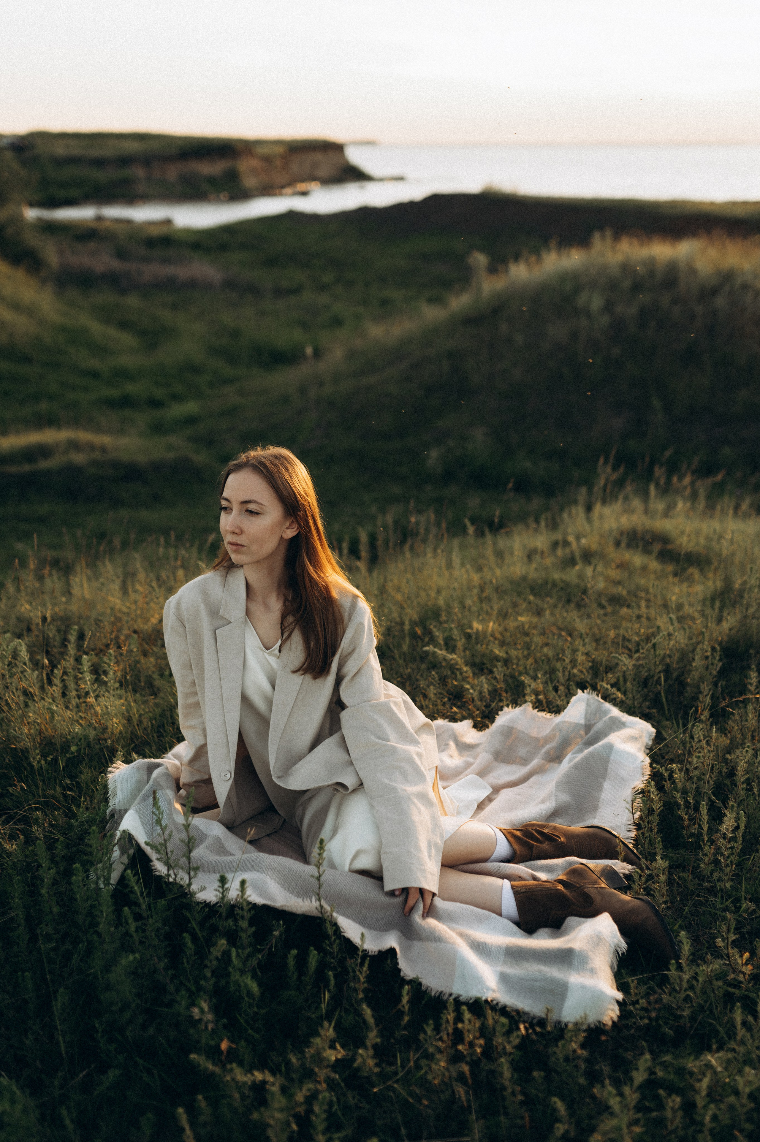 Фотосессия love story на берегу. Семейный фотограф в Новосибирске Женя Индрикова