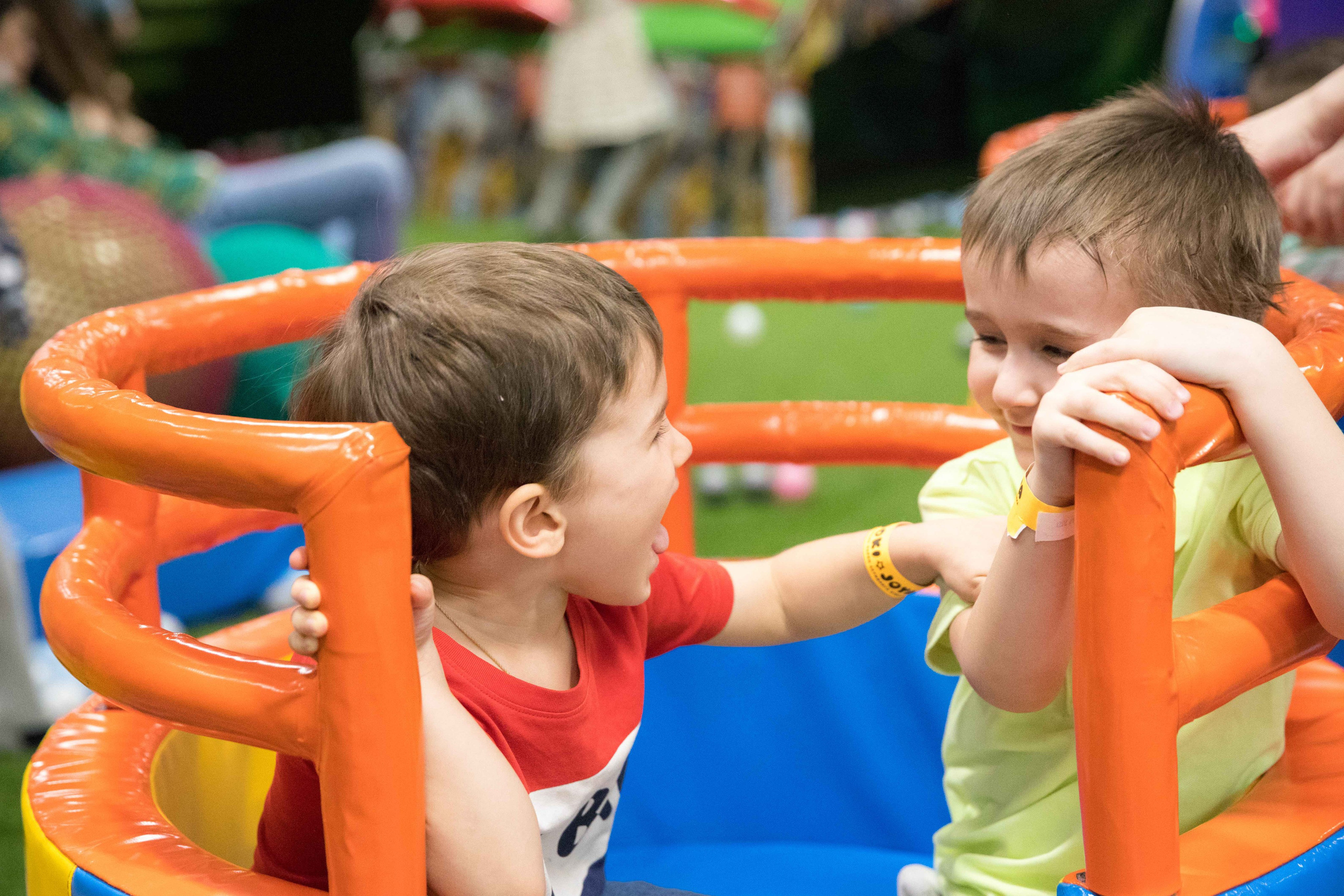 Детская фотосессия на каруселях