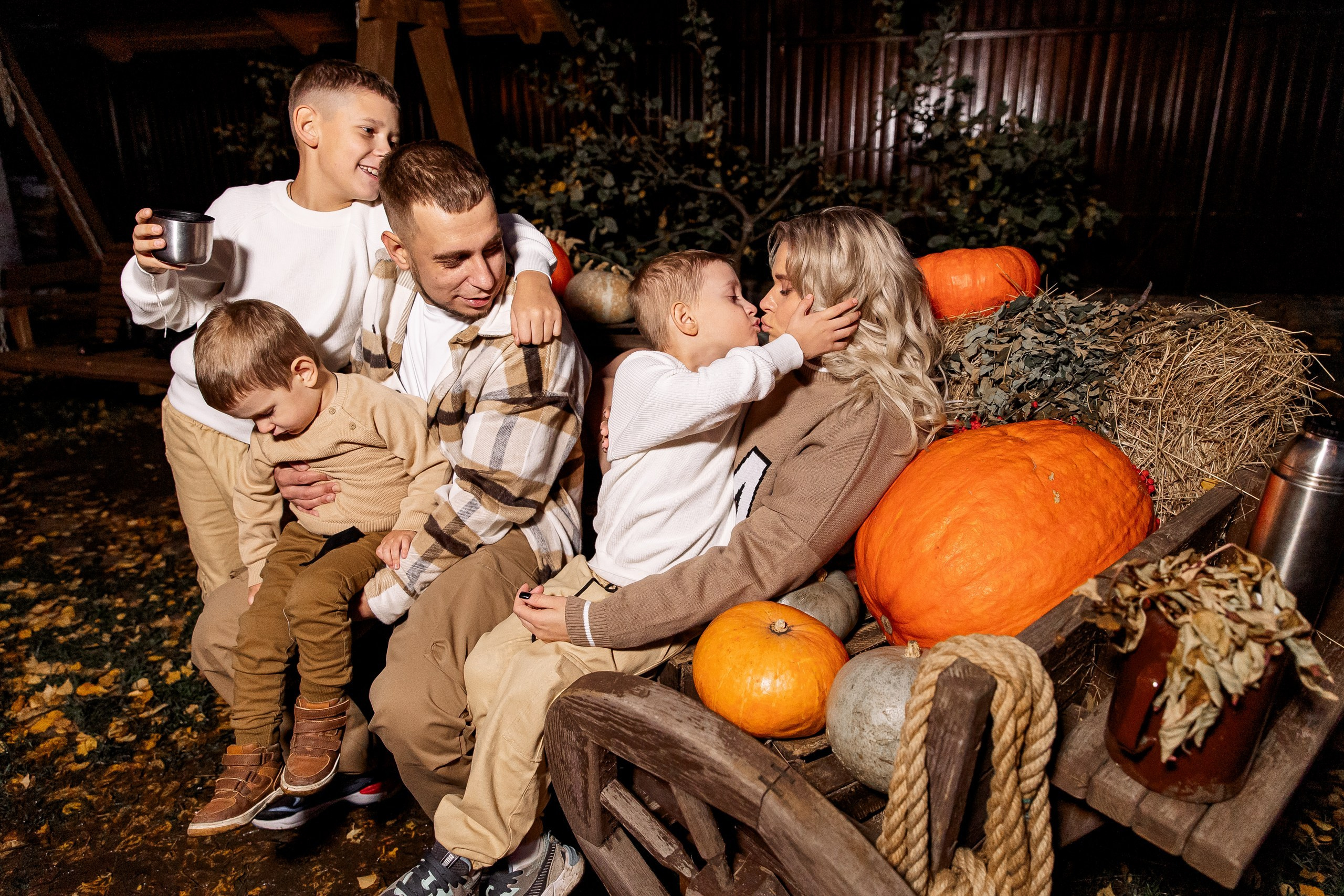 Эдуард и Дарья с сыновьями. Свадебный и семейный фотограф в Челябинске Юлия Ишимова