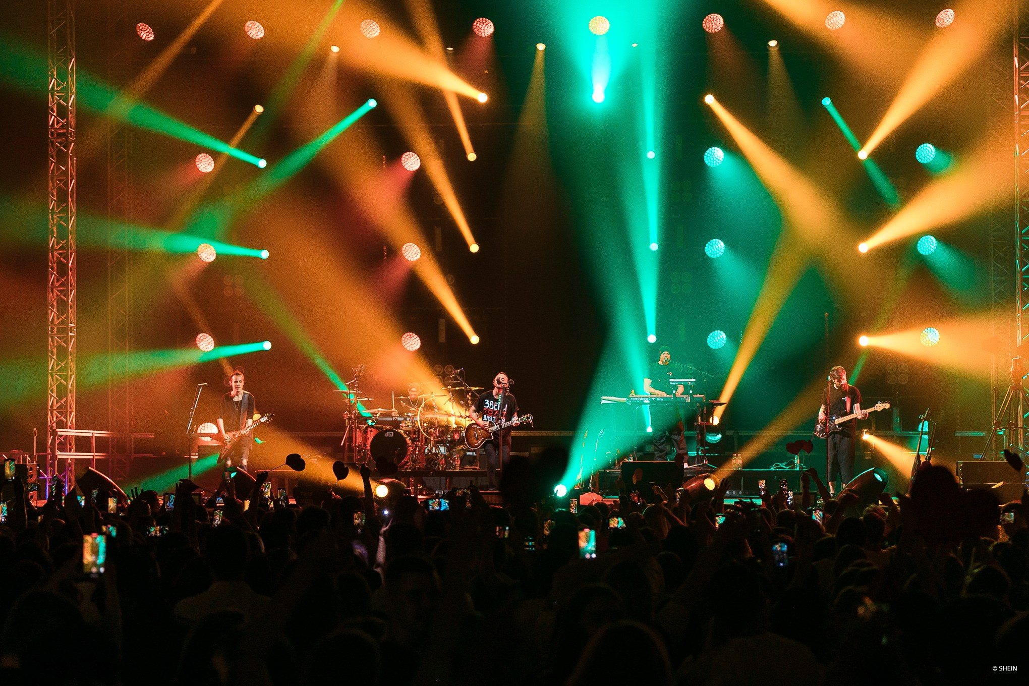 Концертная фотосъёмка музыкальной группы «Звери». Фотограф в Астрахани Евгений Шеин