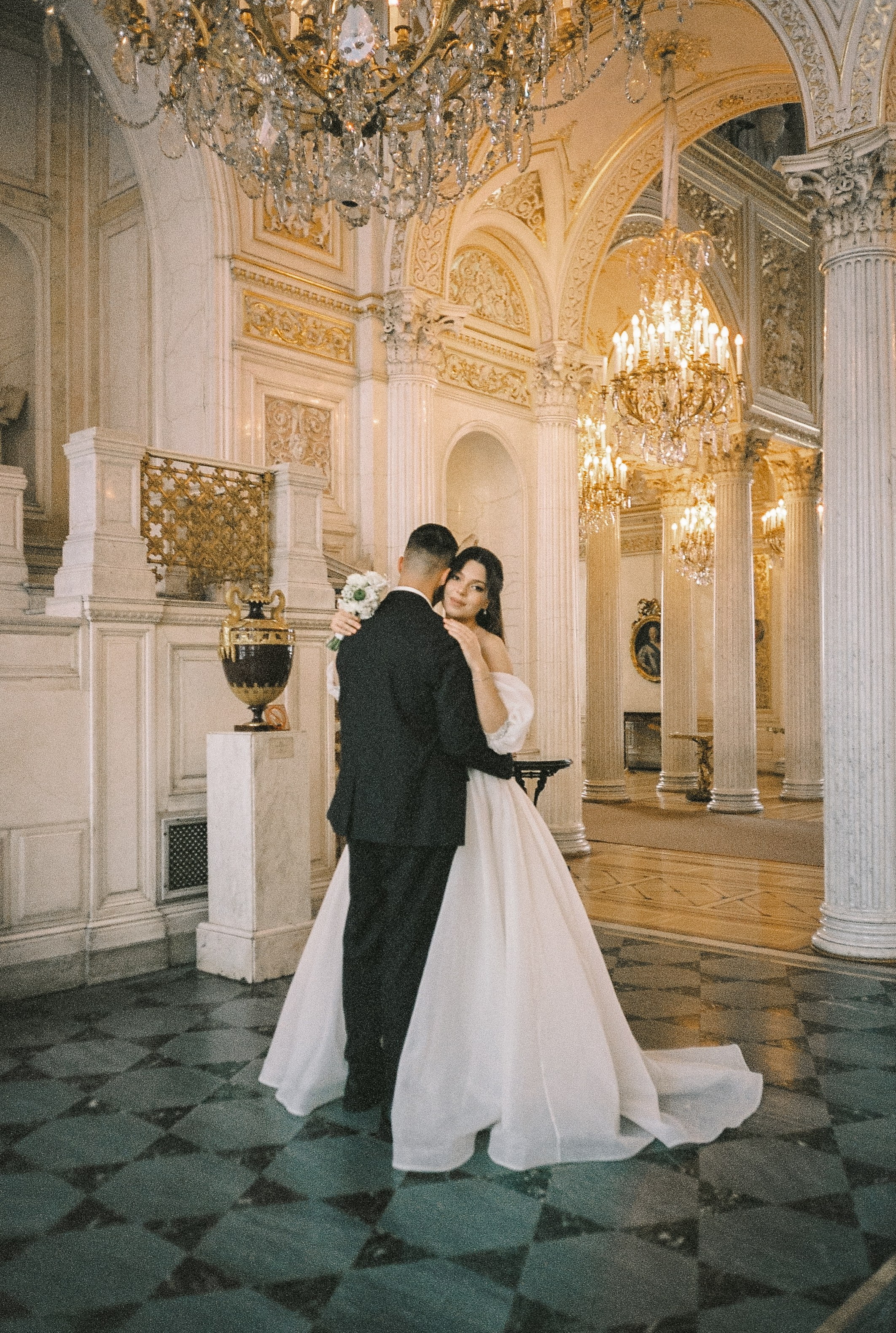 Ксения и Эдуард с пленкой 35 mm. Фотограф в Санкт-Петербурге Юлия Гербель