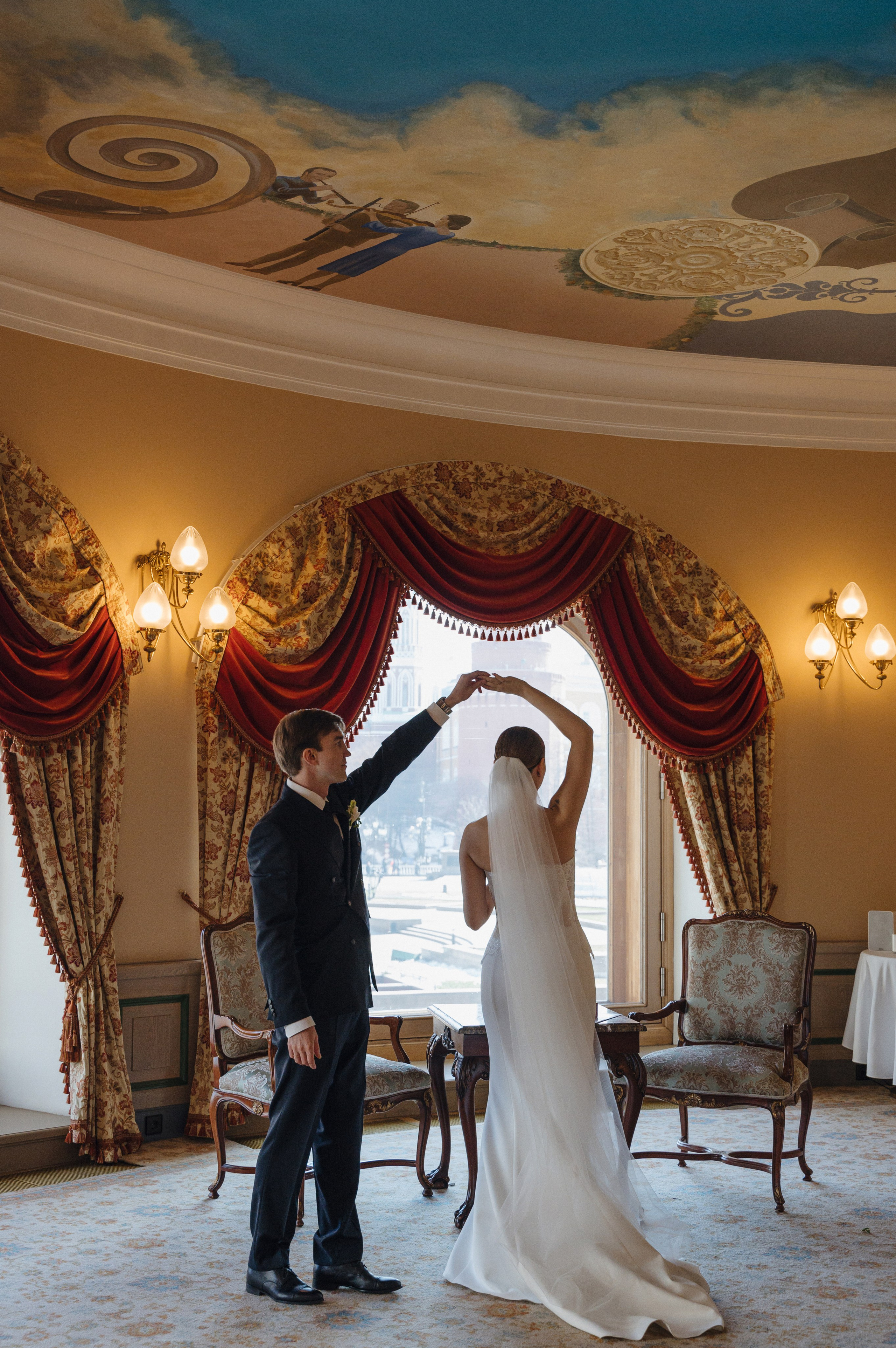 Дмитрий и Луиза. Гостиница Националь и ресторан Белуга. Свадебный фотограф Москва и Санкт-Петербург. Анастасия Чудина