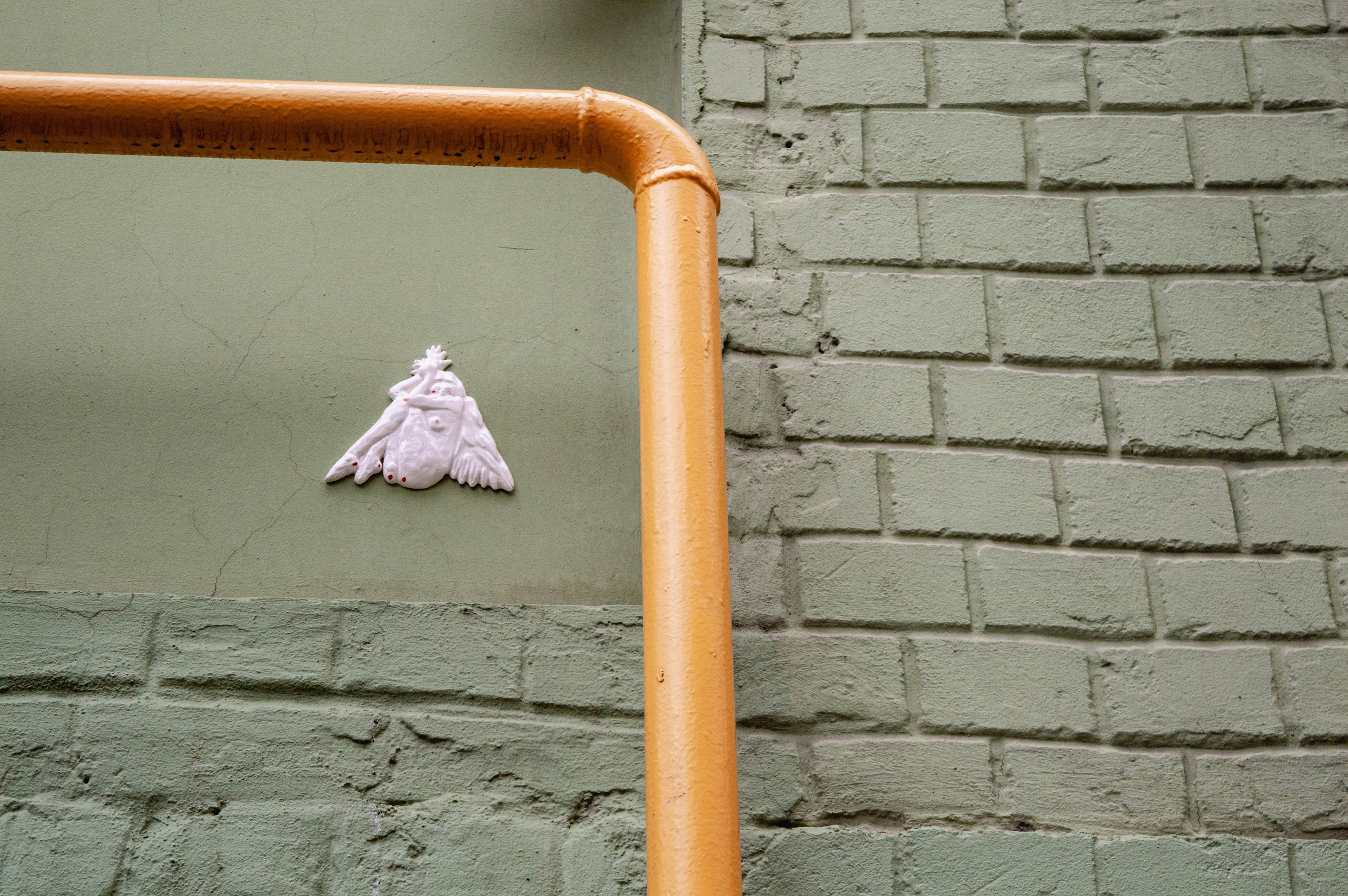 Типология «Стикербомбинг в городе». Фотограф Анастасия Лощакова в Москве