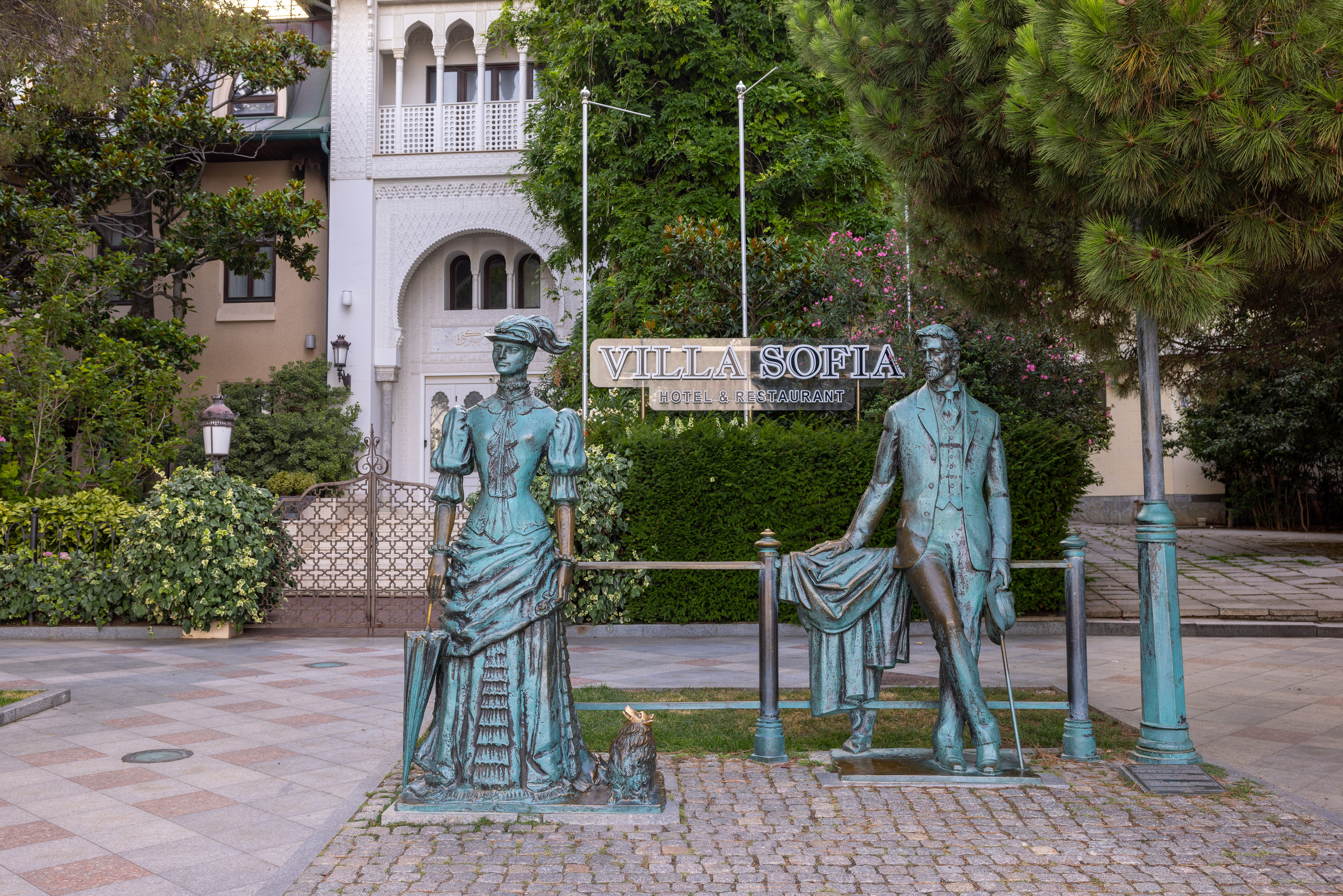 А.П. Чехов и дама с собачкой в Ялте