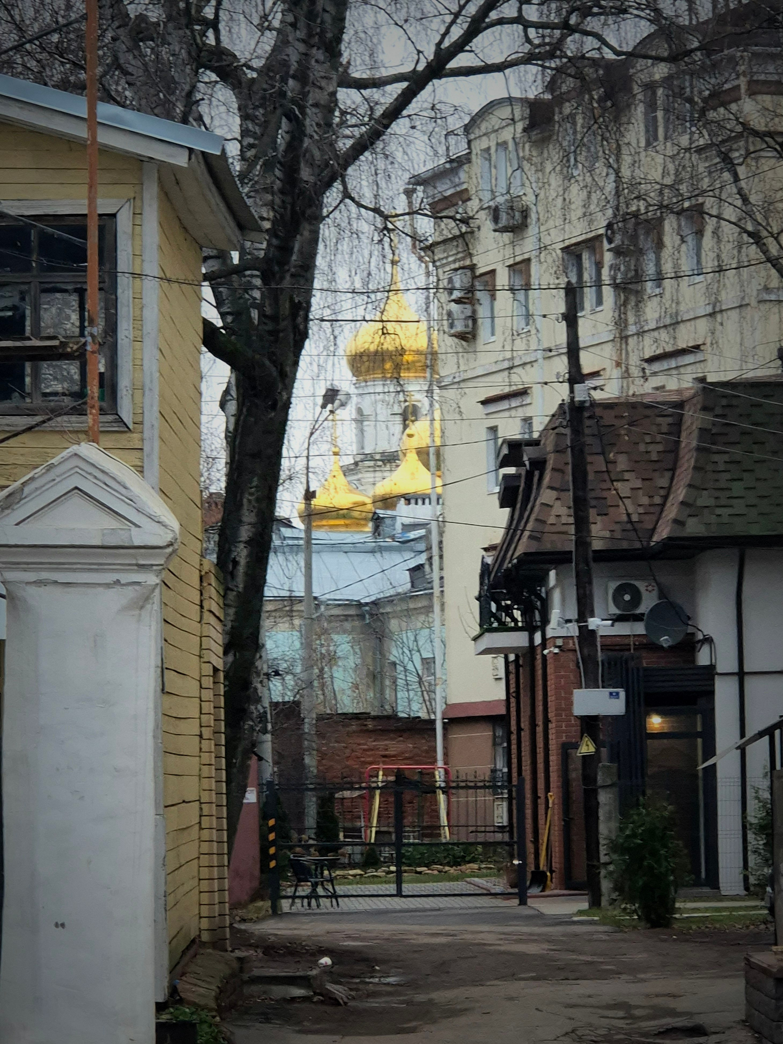 Ожидание такси за второй порцией елочных игрушек 