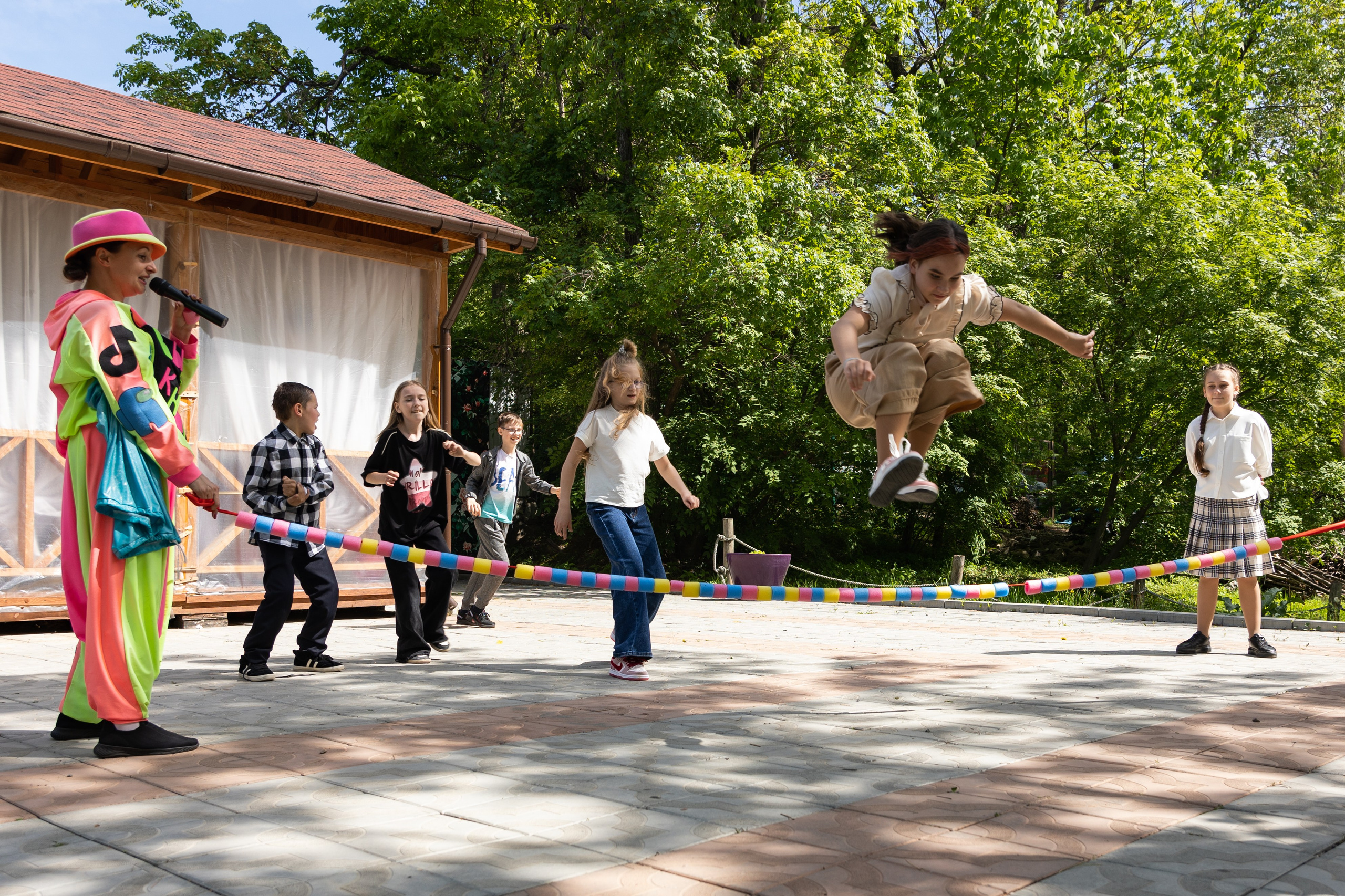 Выпускной 4 класса на территории кафе Веранда. Выпускные альбомы во Владивостоке
