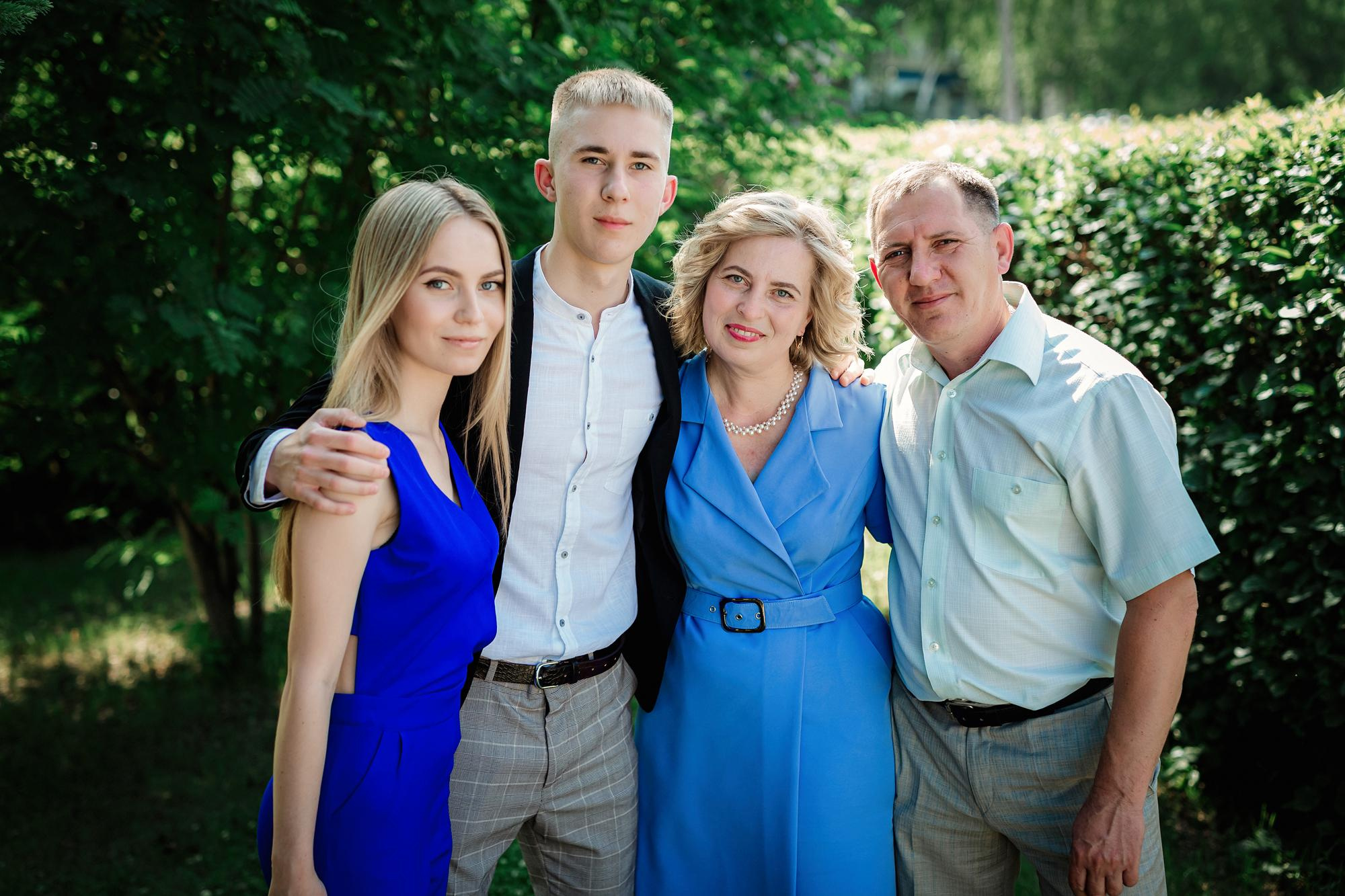 Фотограф на выпускной. Свадебный репортажный и фуд фотограф в Барнауле Гайфулин Виталий