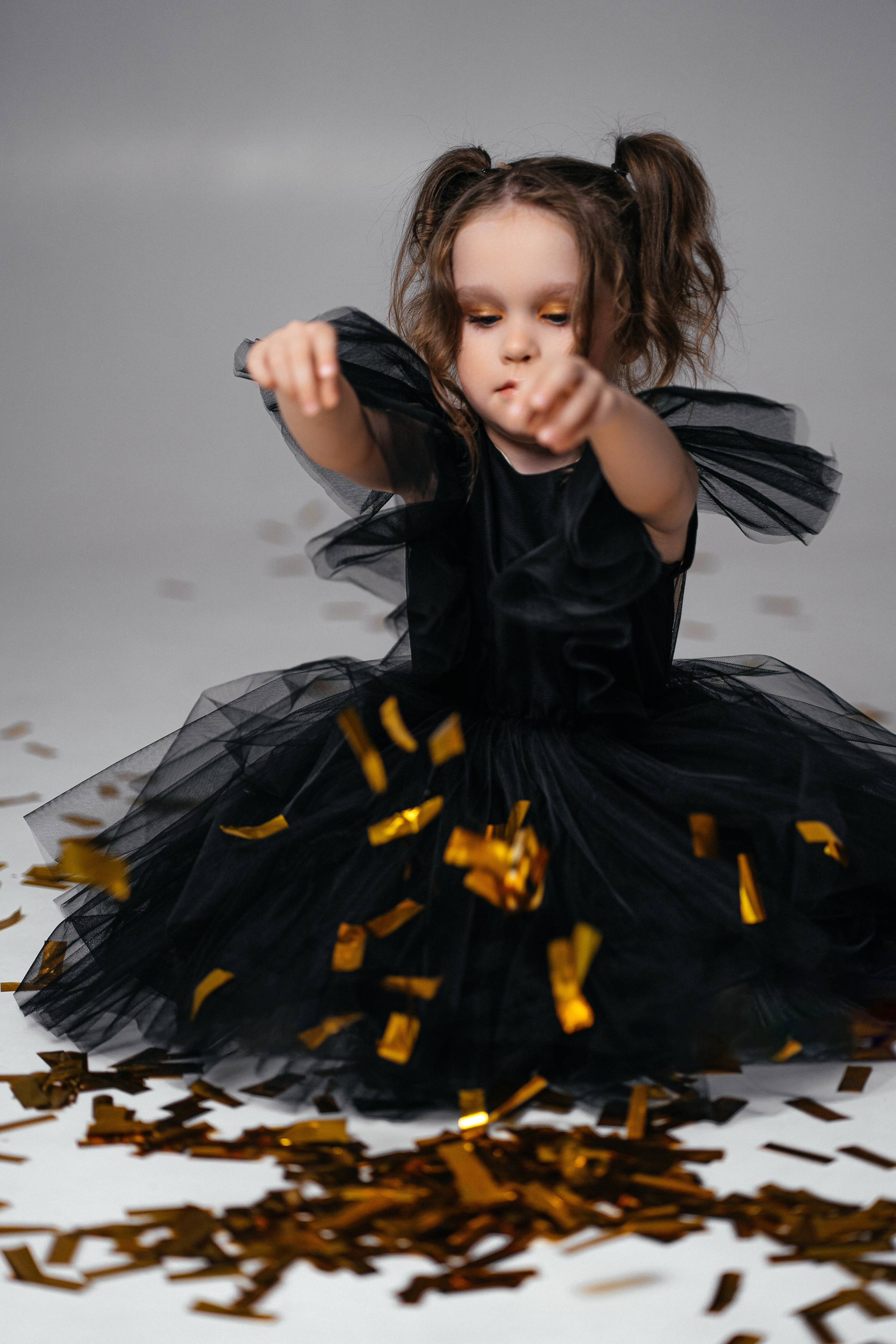 Фотосессия для девочки в платье. Фотограф Ким Наталья в Красноярске