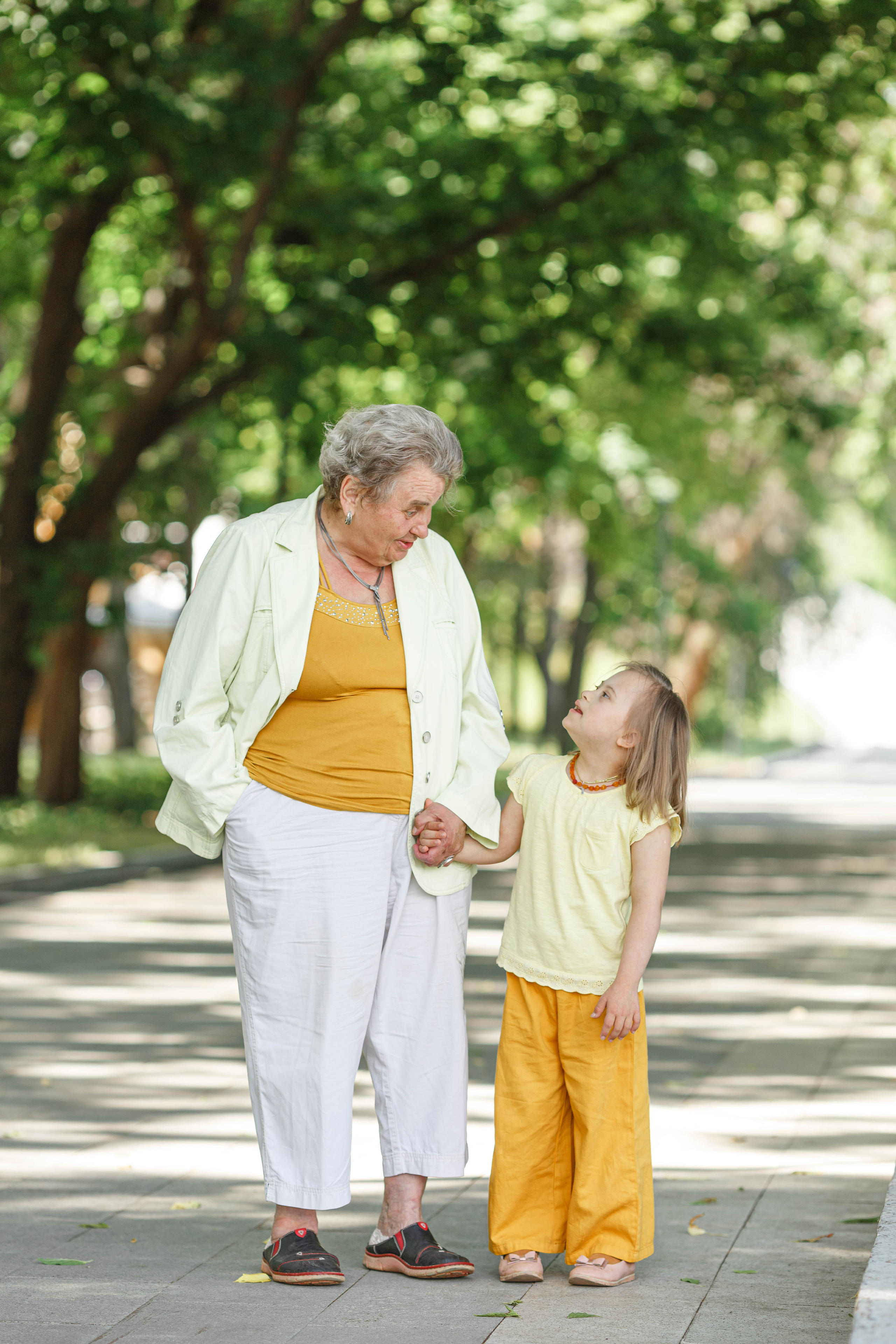 СОЛНЕЧНАЯ ПРОГУЛКА ДЛЯ ТАИСИИ, ЕЕ МАМЫ И БАБУШКИ. Портретный фотограф в Нижнем Новгороде, Санкт-Петербурге Лена Зверева