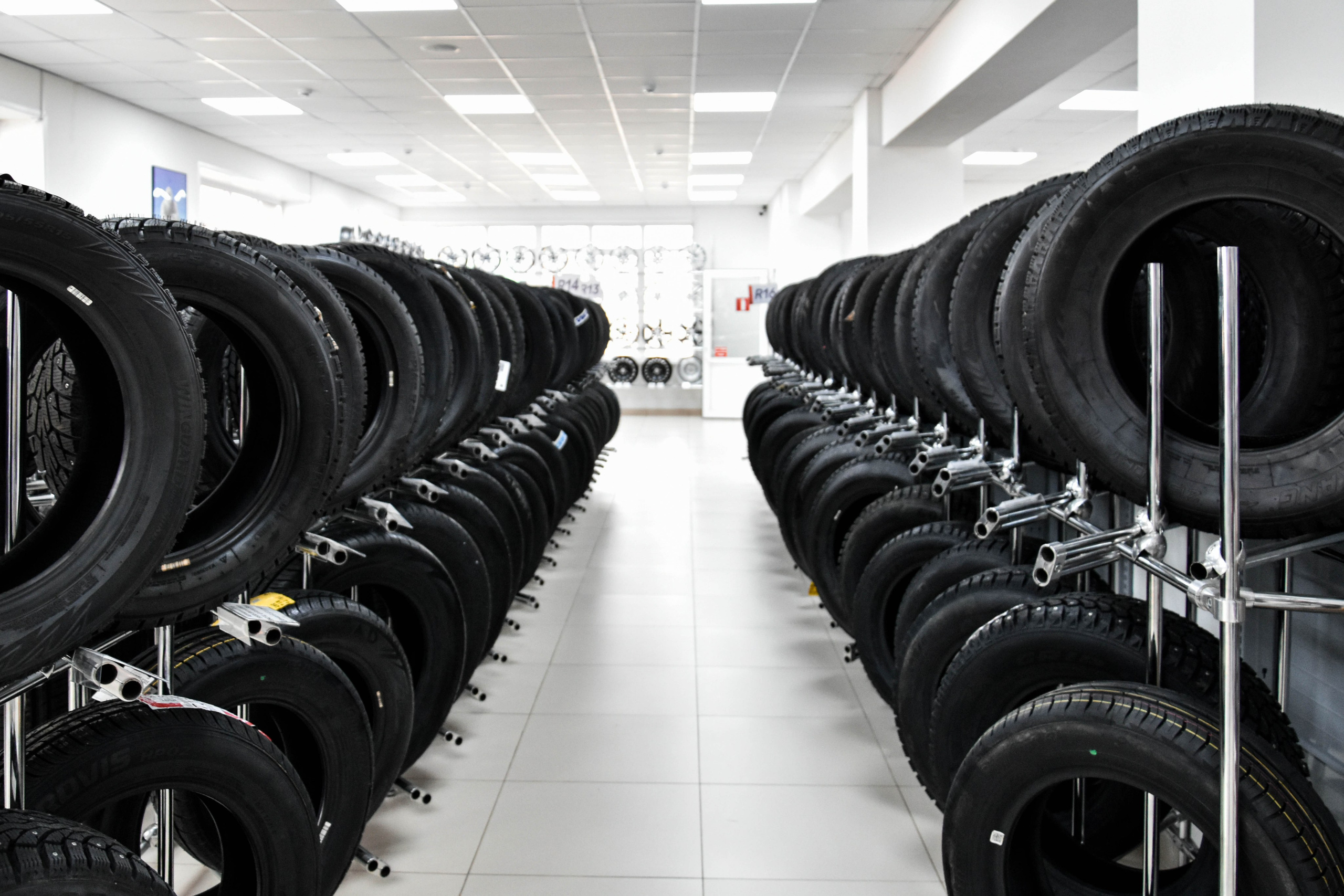 Салон запчастей. Женский фотограф в Людиново и Киров