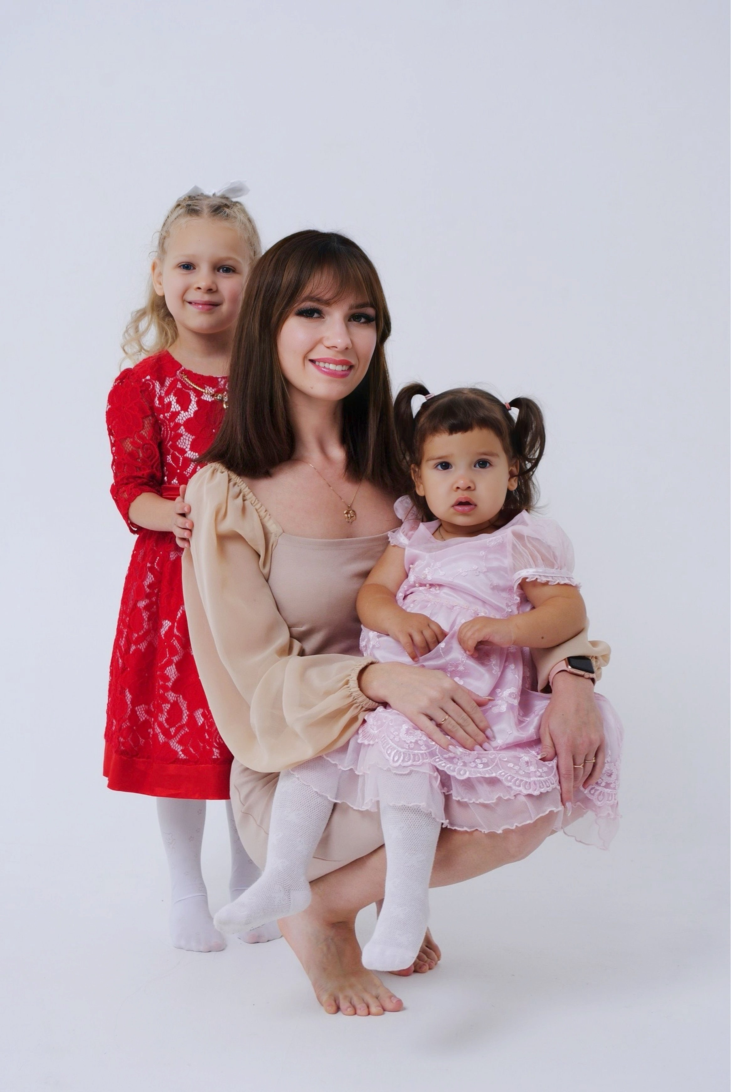 Анастасия и дочки. Фотограф Мария Мусаелян