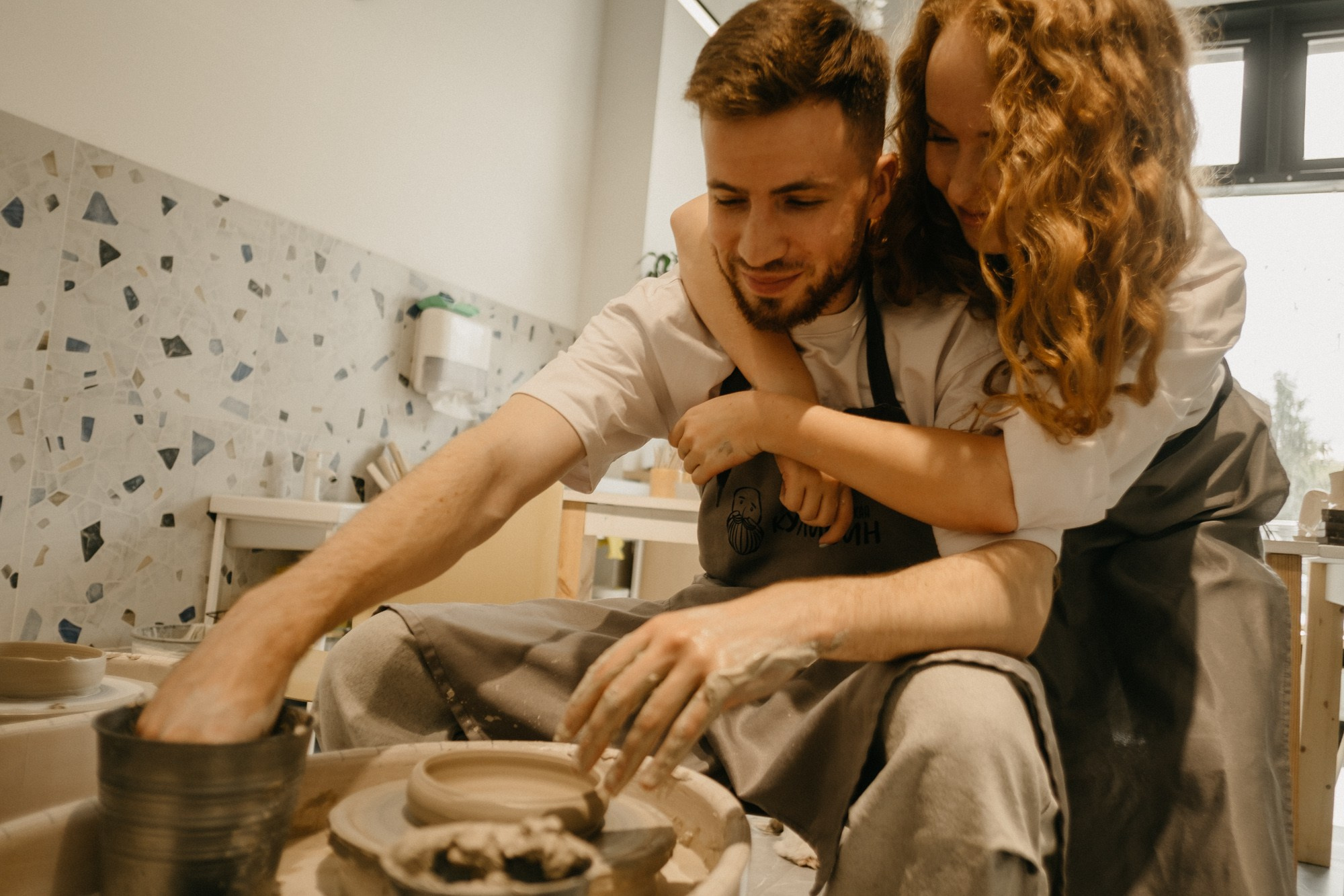 В гончарной мастерской. Свадебный фотограф Александра Тюлякова