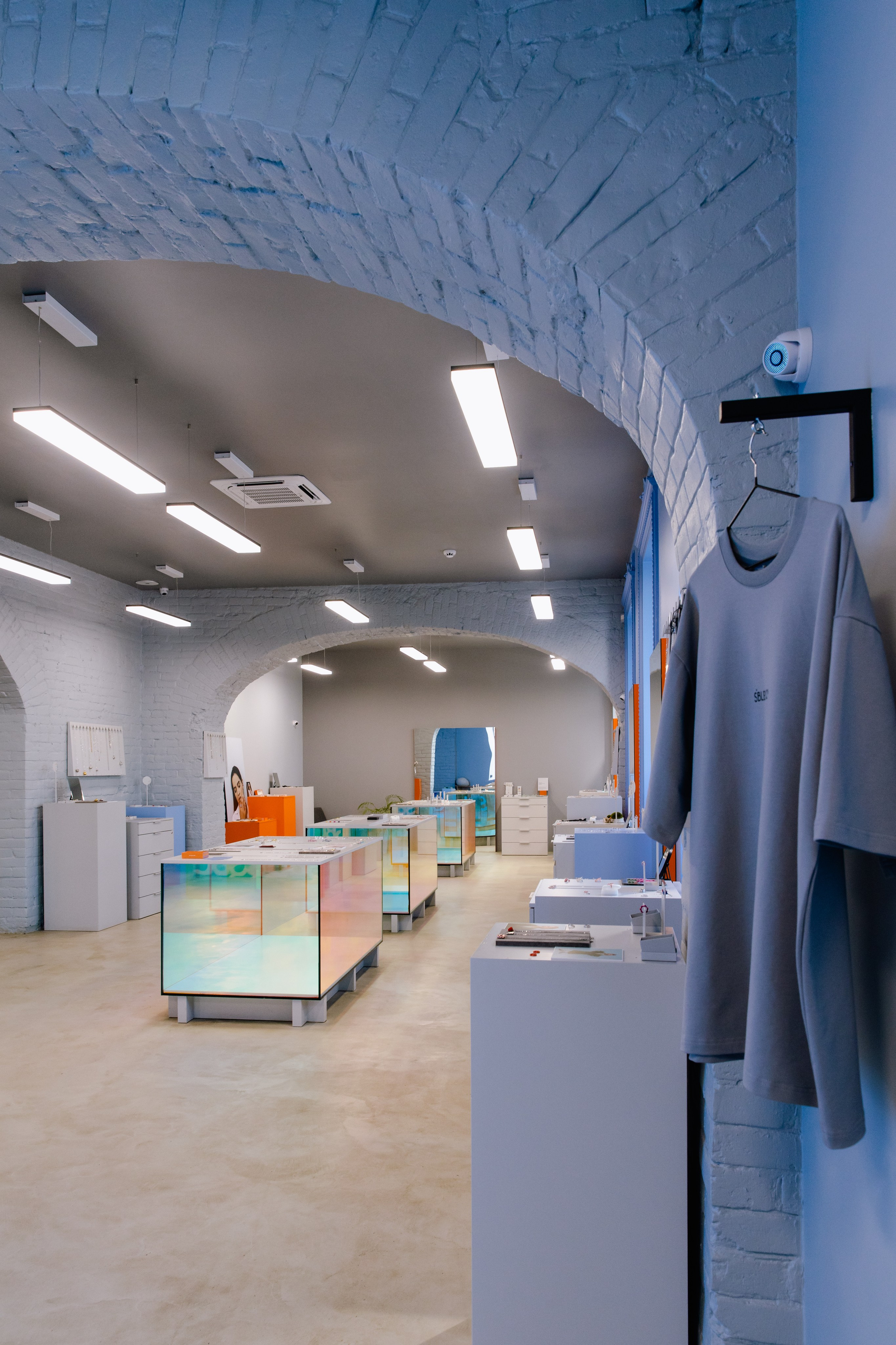 SBLESKOM ​Ювелирный салон Томск Ленина, 72. ГУДРУМ — Мебель на заказ в Томске | Кухни | Шкафы | Стулья и Столы