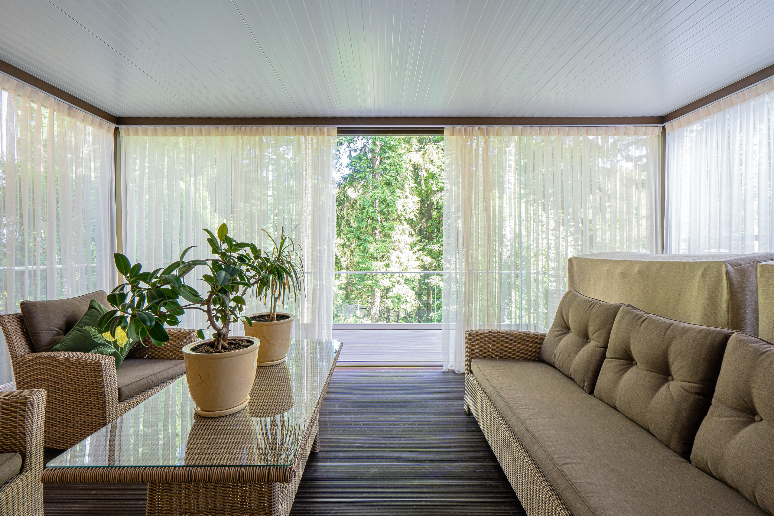 Счастливая. AEprod 📸 Фото | 3D туры | Видео | Озвучивание