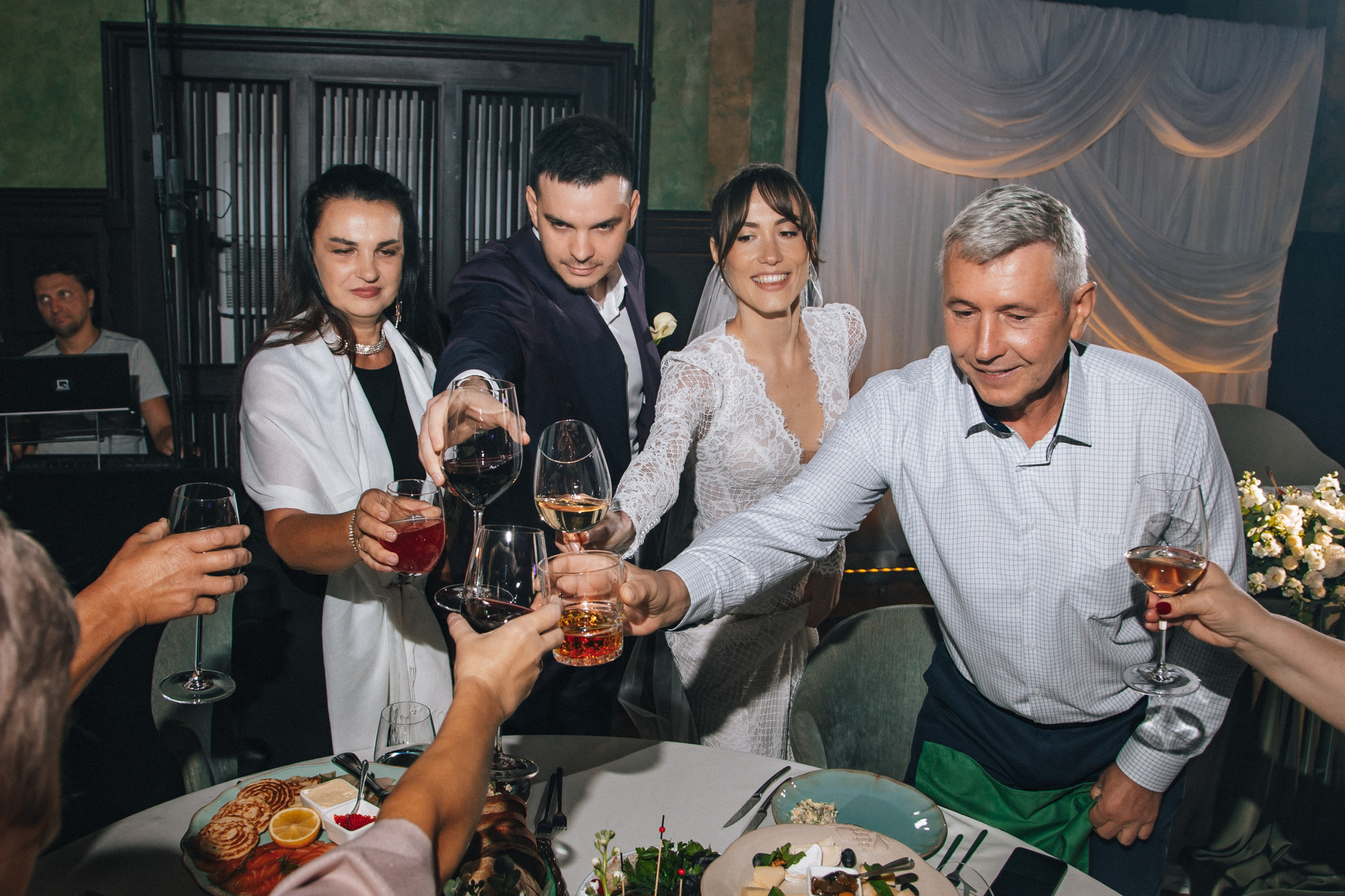 Свадьба с церемонией в ресторане Волга-Волга. FOTOZ Studio / Фотовидеомейкер Андрей Смирнов