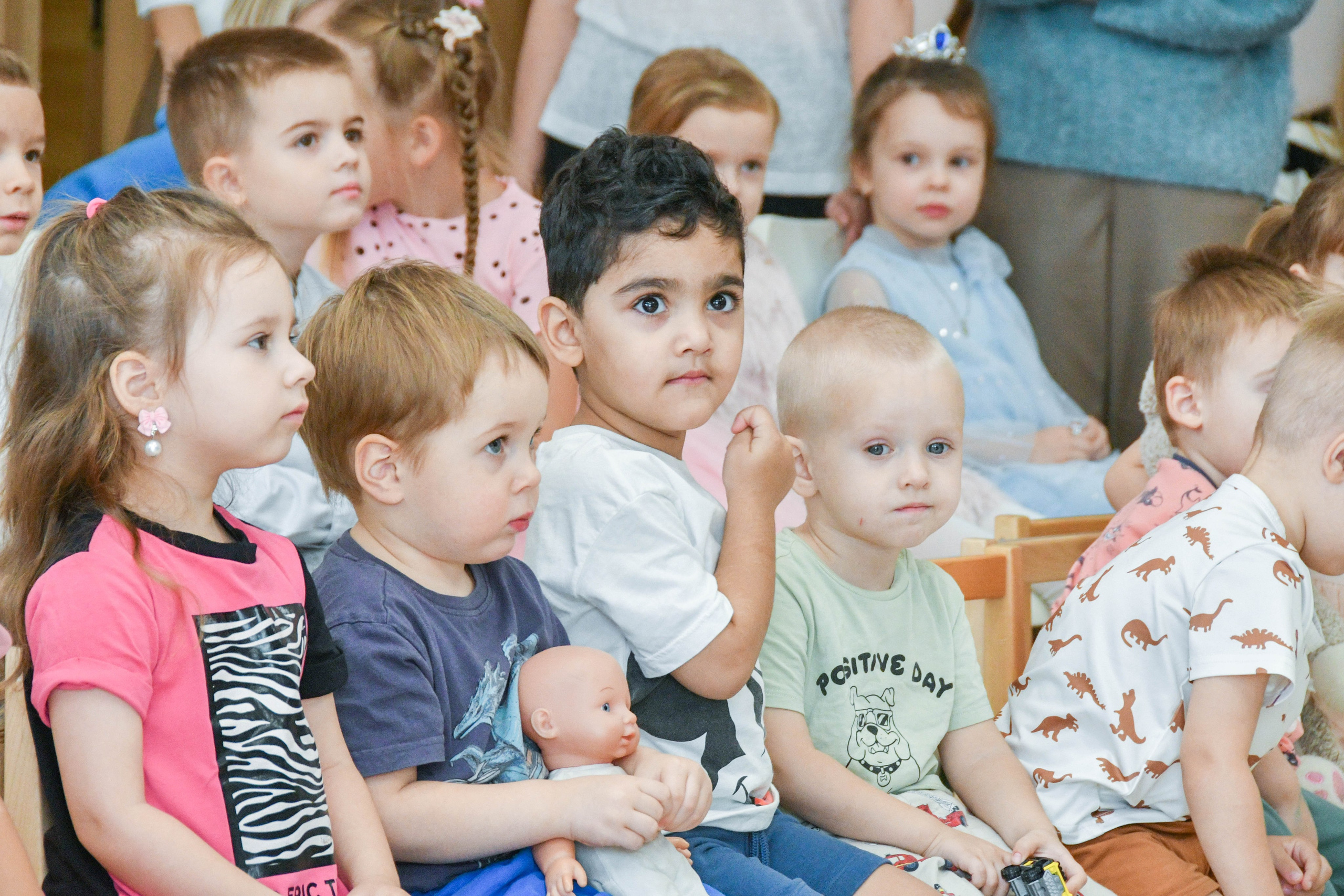 2023 г. День дошкольного работника и прогулка. Репортажный и детский фотограф в Новосибирске