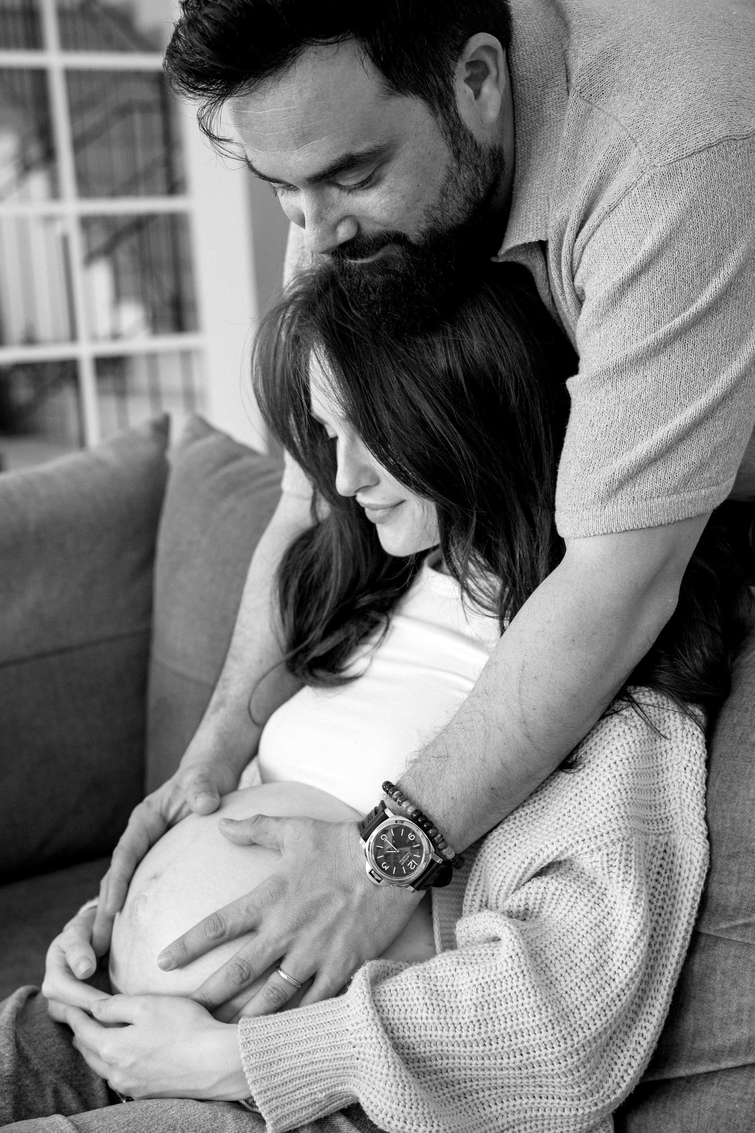 Pregnancy photoshoot (home/park/beach). Главная