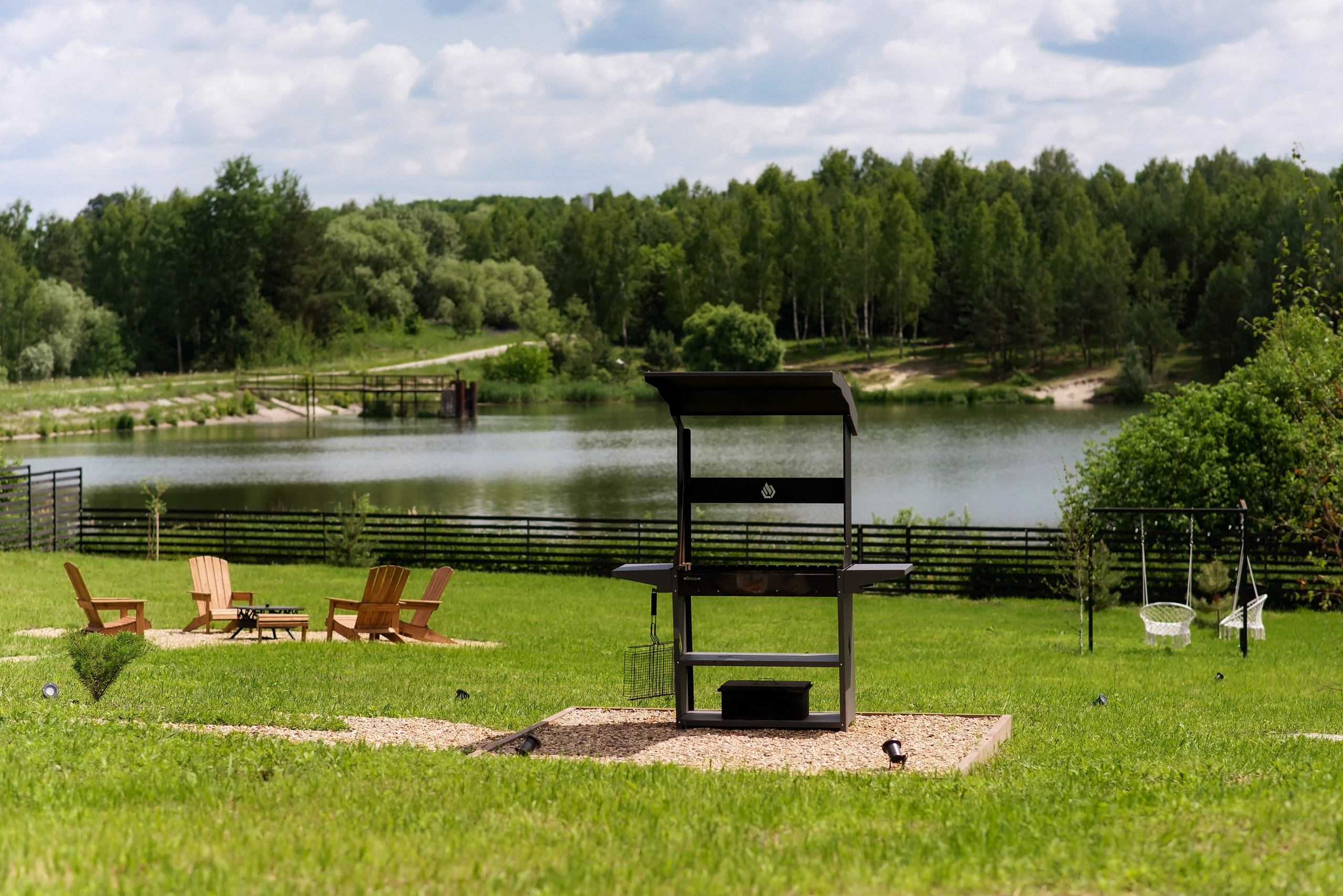 Наша территория. Глэмпинг. Аренда дома для отдыха в Брянске. Банный чан, зона BBQ. Дом на озере в Брянске. Отдых Брянск
