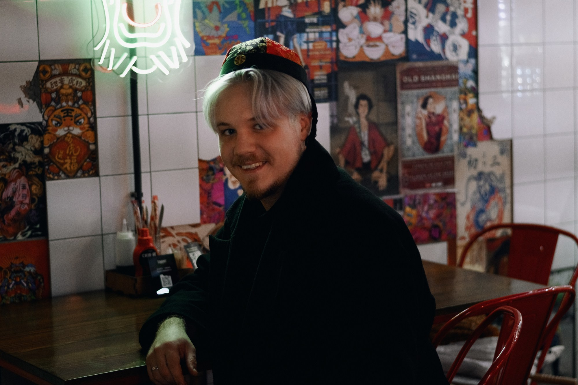 Эстетика свадебного перекуса: детали, бокалы и интерьер кафе