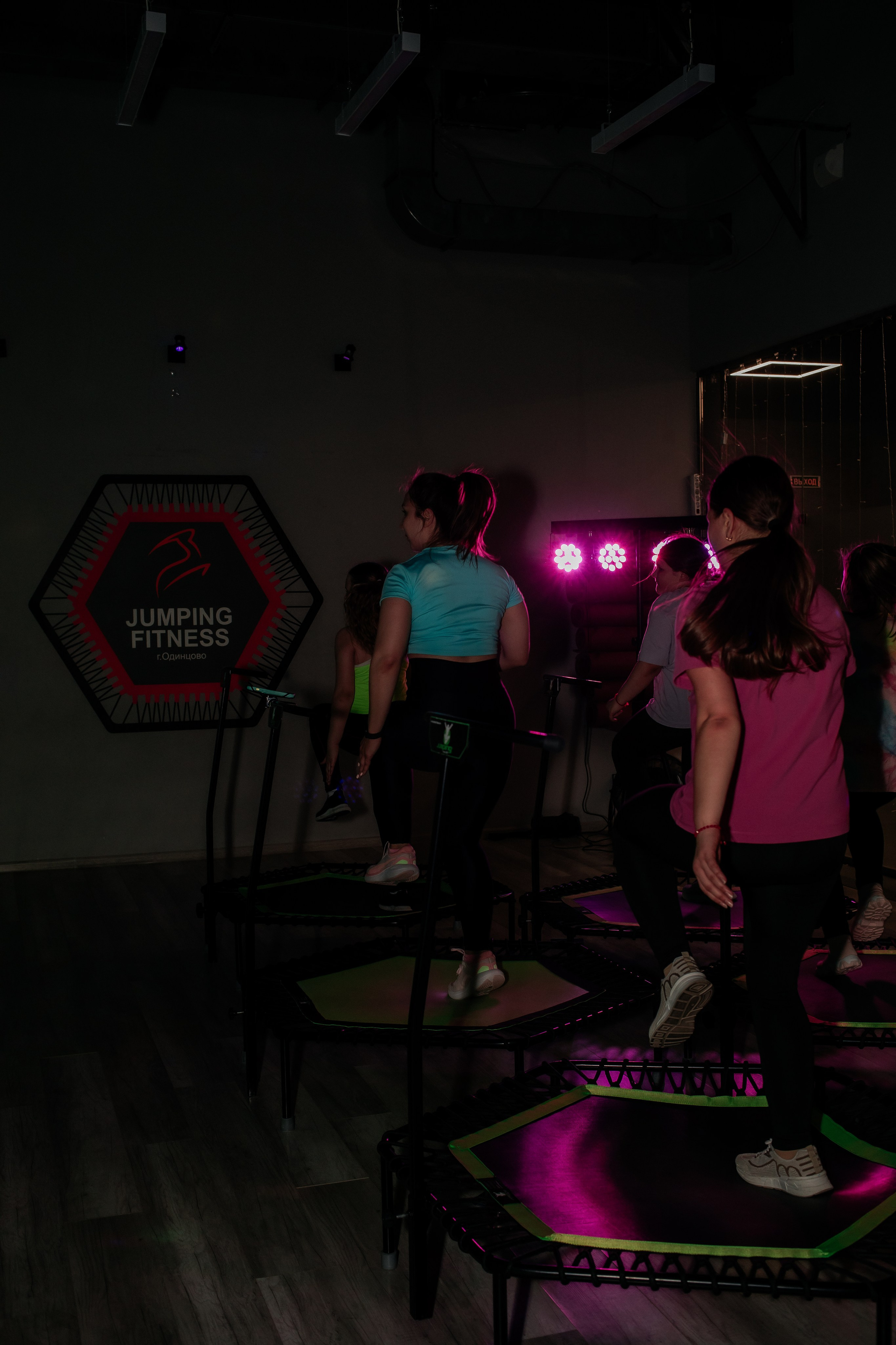 Съемки тренировок для сети студий Jumping Fitness. Ирина Тихонова — фотограф для детей и коллективов в Москве