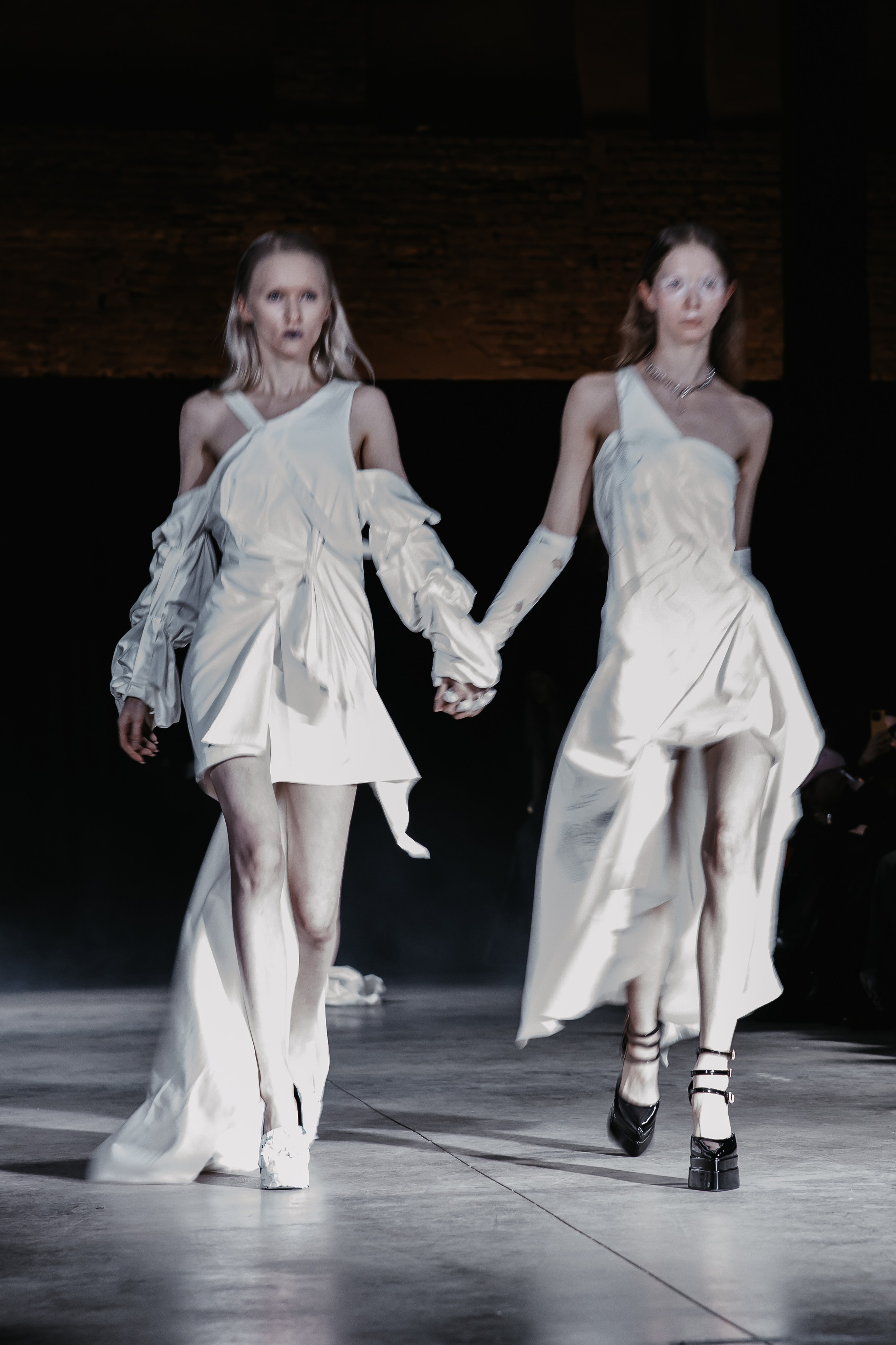 AUXI catwalk андеграунд показ-перфоманс. Фотограф в Санкт-Петербурге Вагнер Юлия